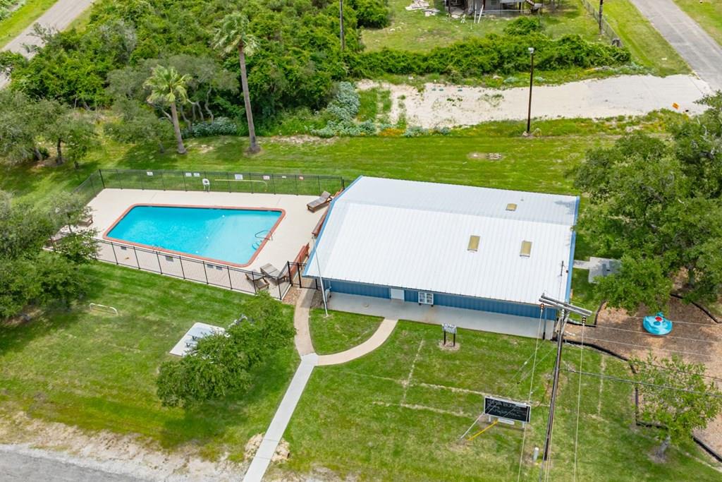 511 Water Oak Ln, Rockport, TX 78382