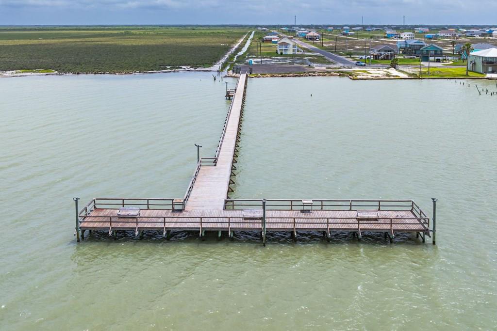 511 Water Oak Ln, Rockport, TX 78382
