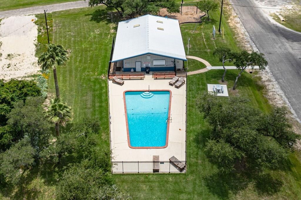 511 Water Oak Ln, Rockport, TX 78382