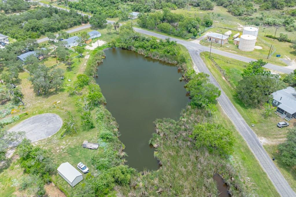 511 Water Oak Ln, Rockport, TX 78382