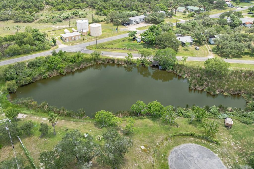 511 Water Oak Ln, Rockport, TX 78382