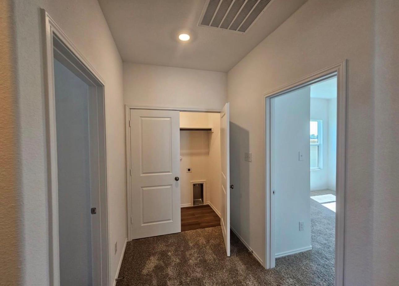 511 Halfmoon Dr, Lockhart, TX 78644