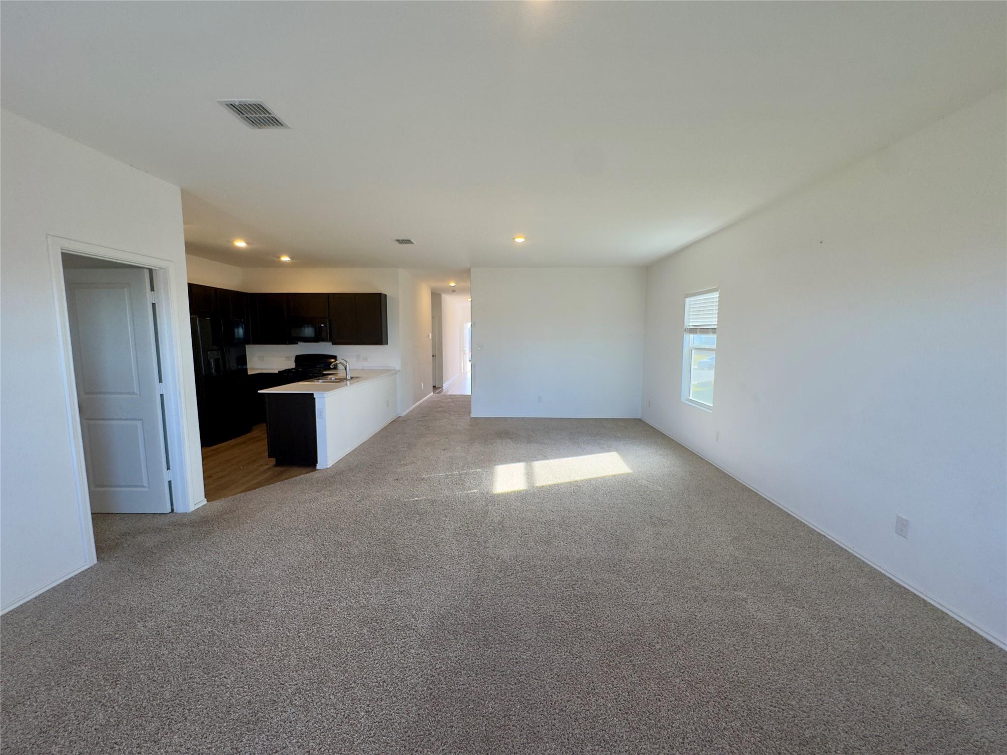 511 Halfmoon Dr, Lockhart, TX 78644