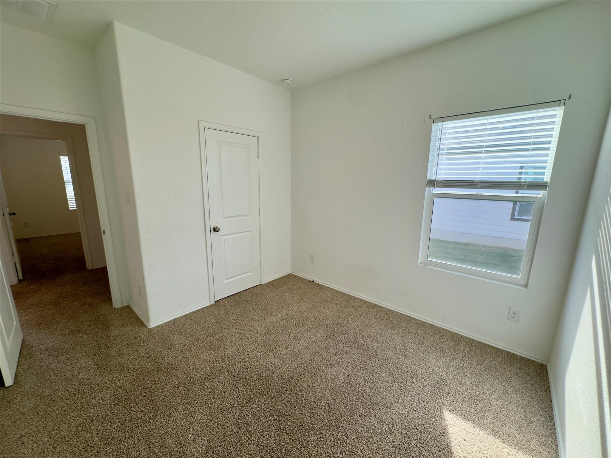 511 Halfmoon Dr, Lockhart, TX 78644