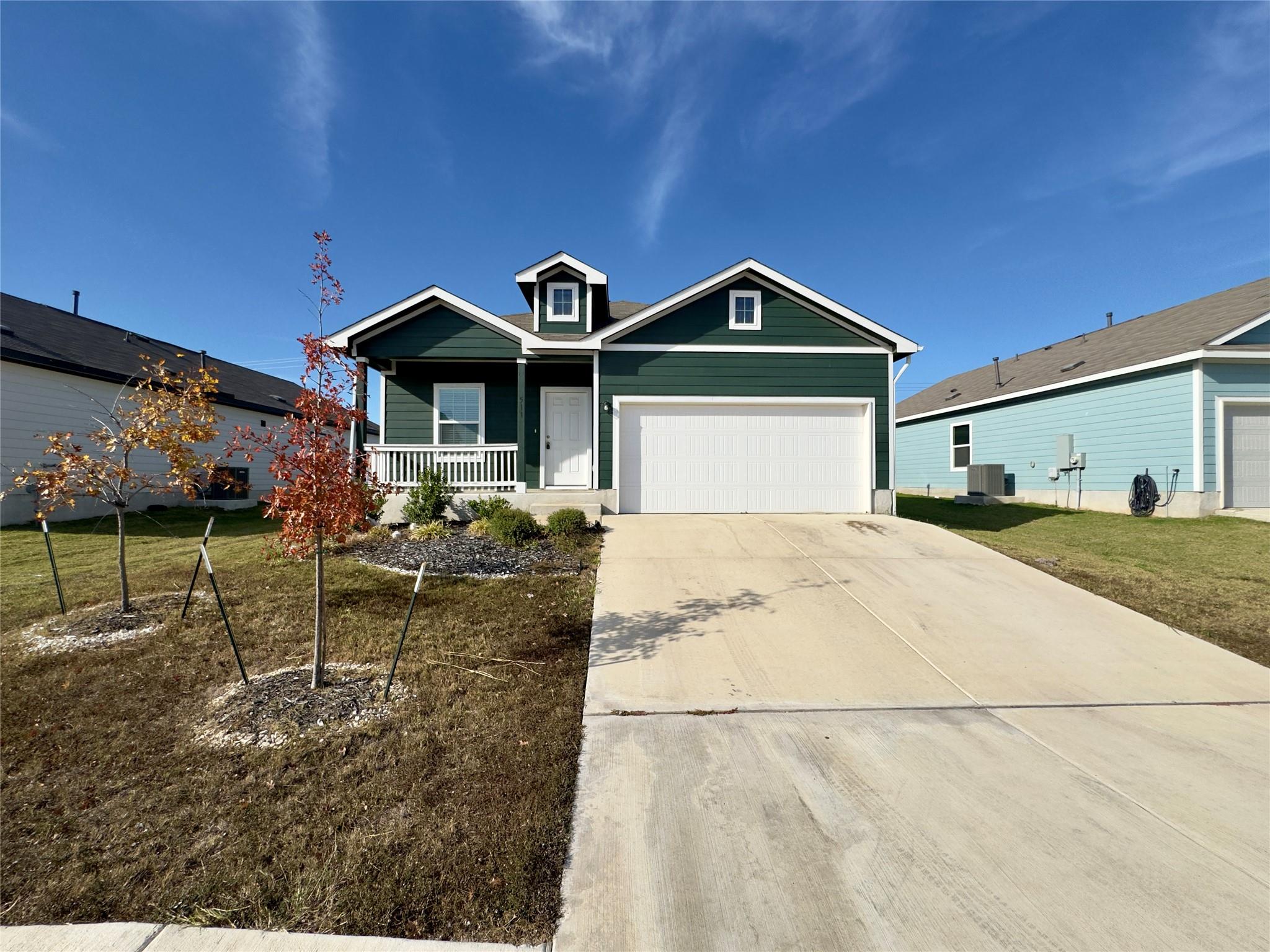 511 Halfmoon Dr, Lockhart, TX 78644