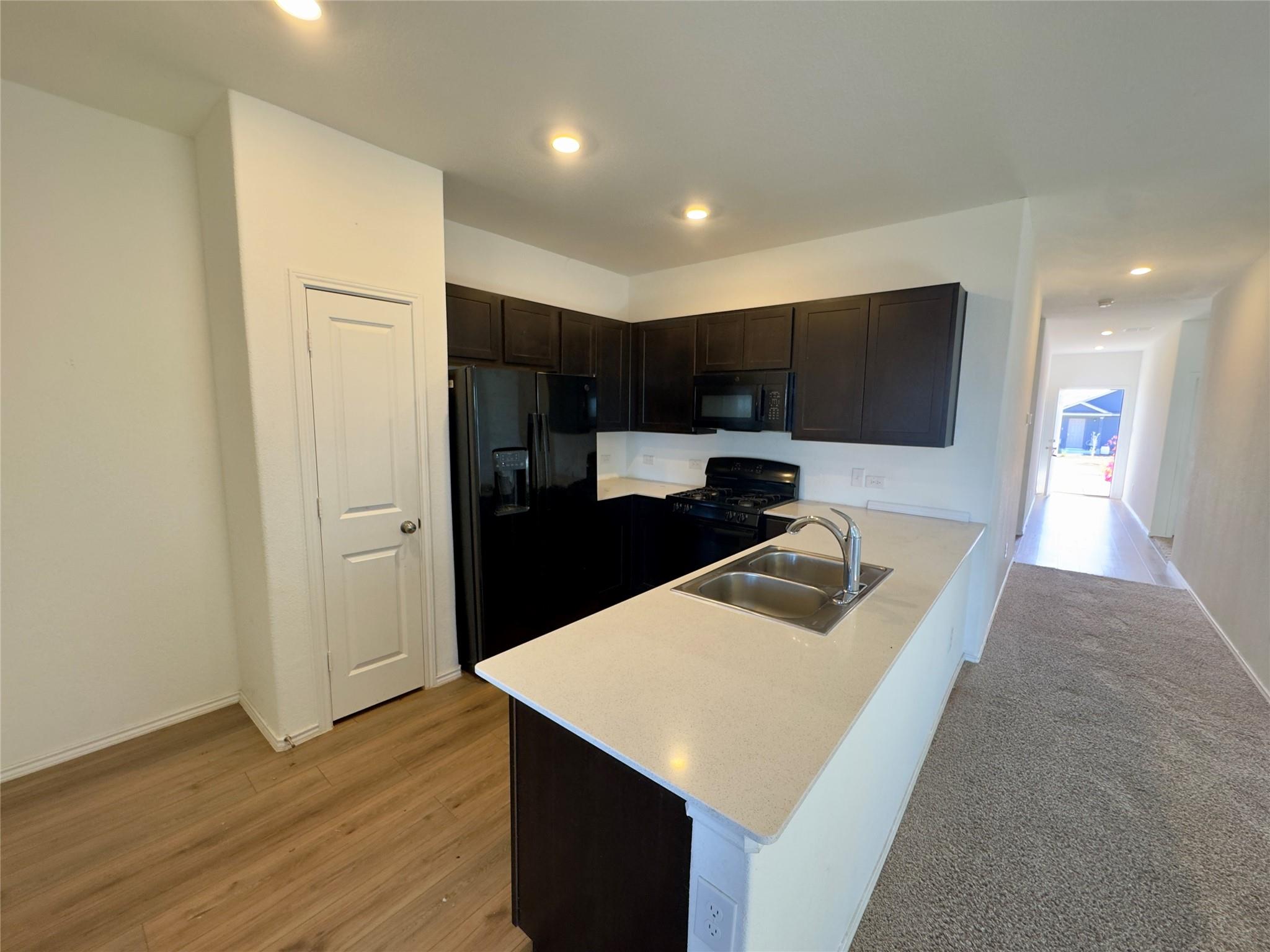 511 Halfmoon Dr, Lockhart, TX 78644