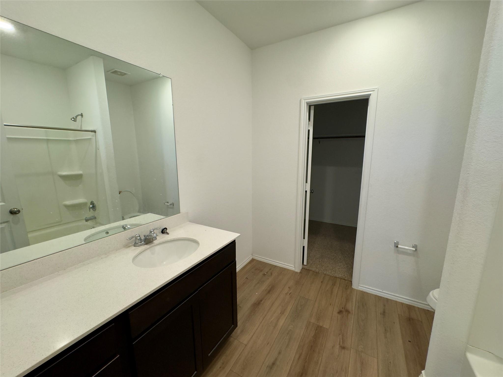 511 Halfmoon Dr, Lockhart, TX 78644