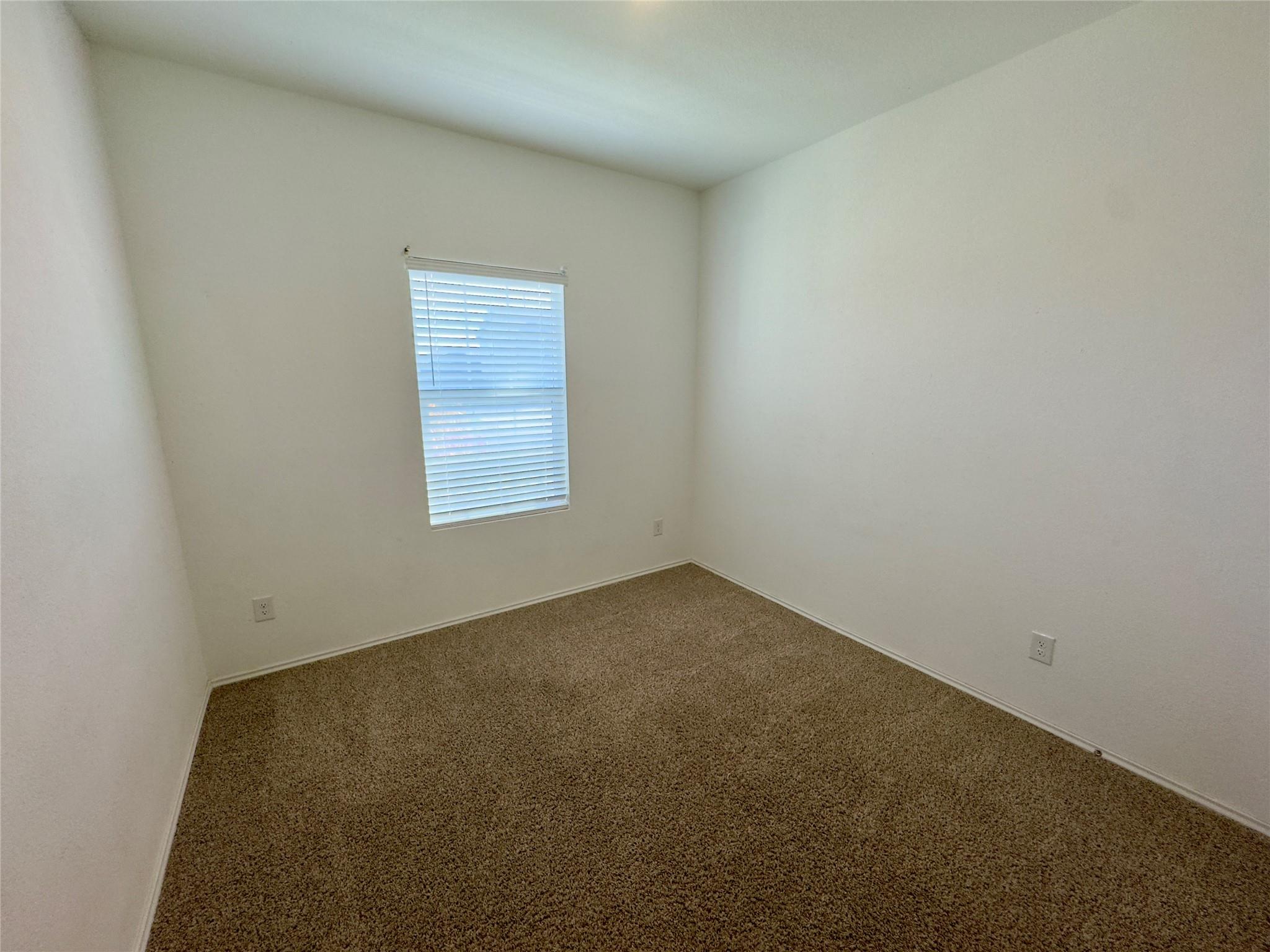 511 Halfmoon Dr, Lockhart, TX 78644