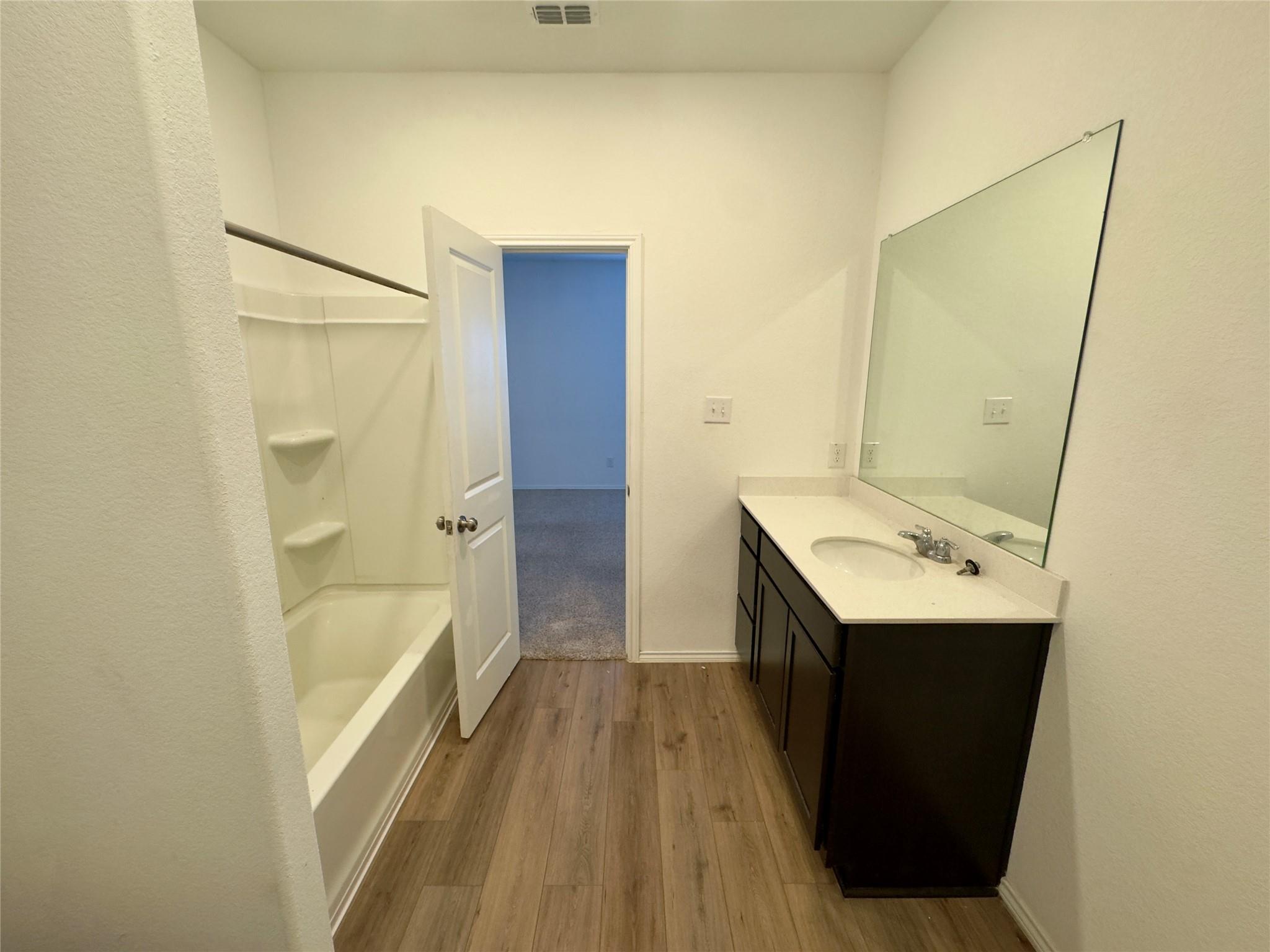 511 Halfmoon Dr, Lockhart, TX 78644