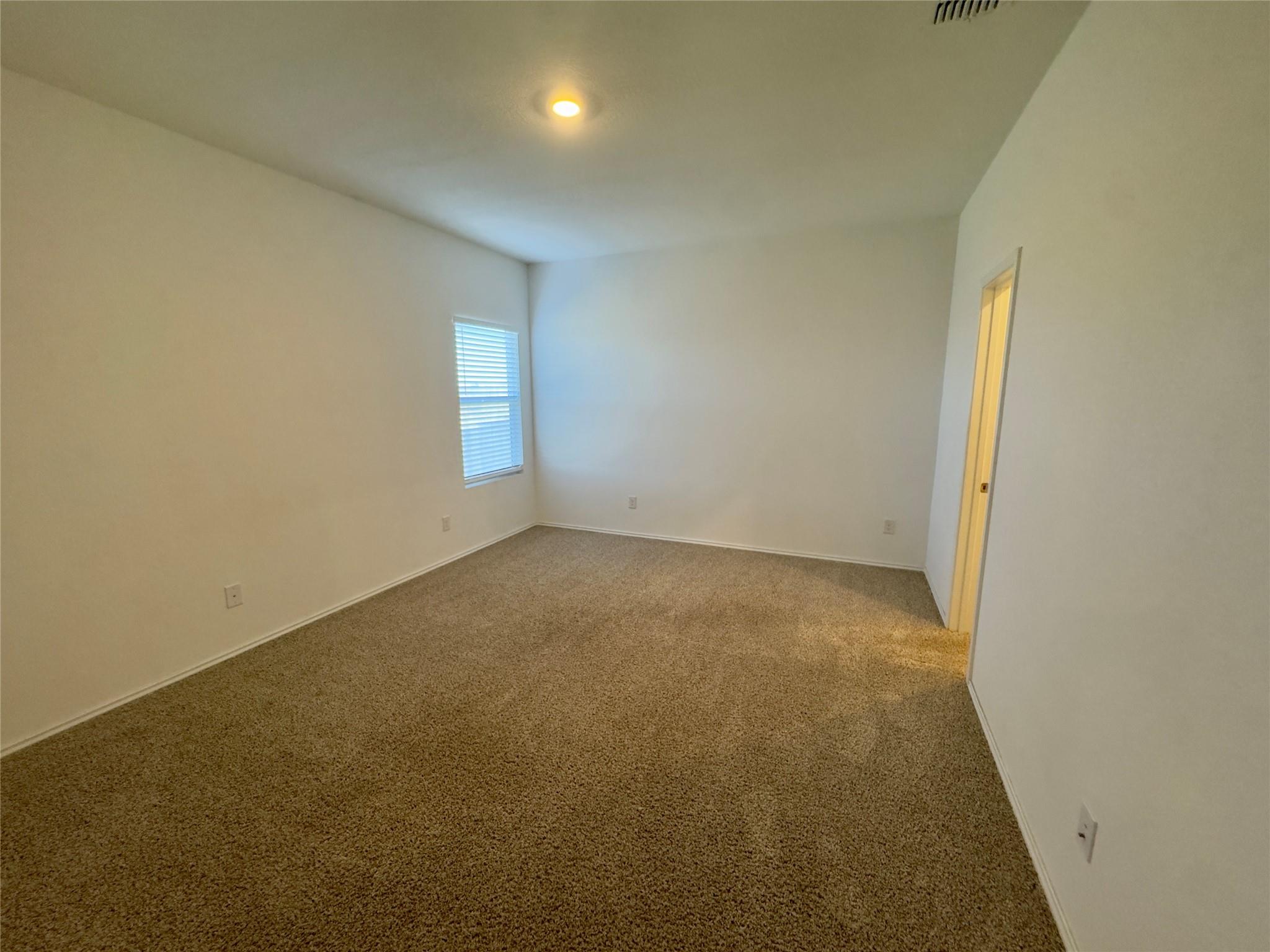 511 Halfmoon Dr, Lockhart, TX 78644