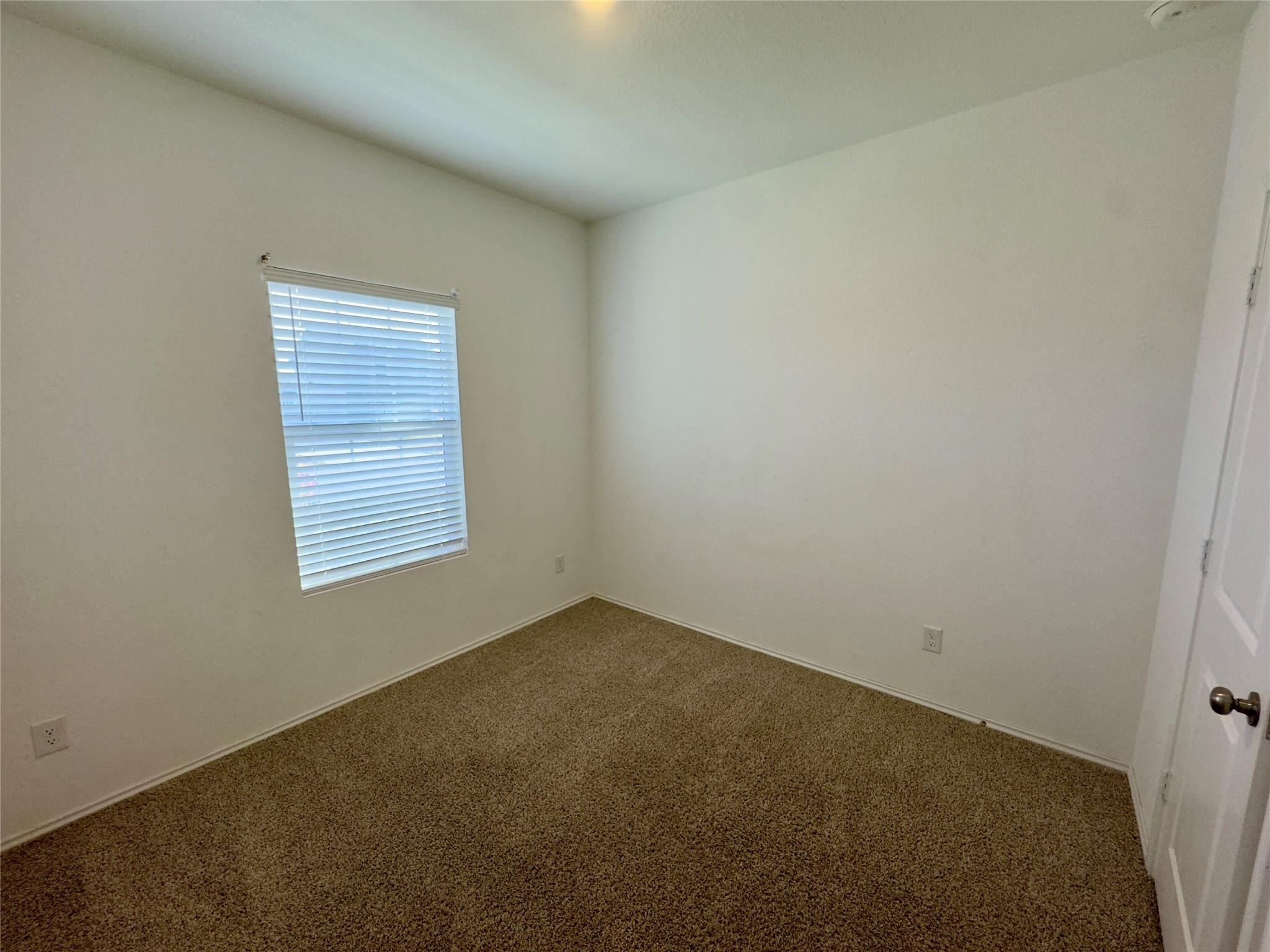 511 Halfmoon Dr, Lockhart, TX 78644