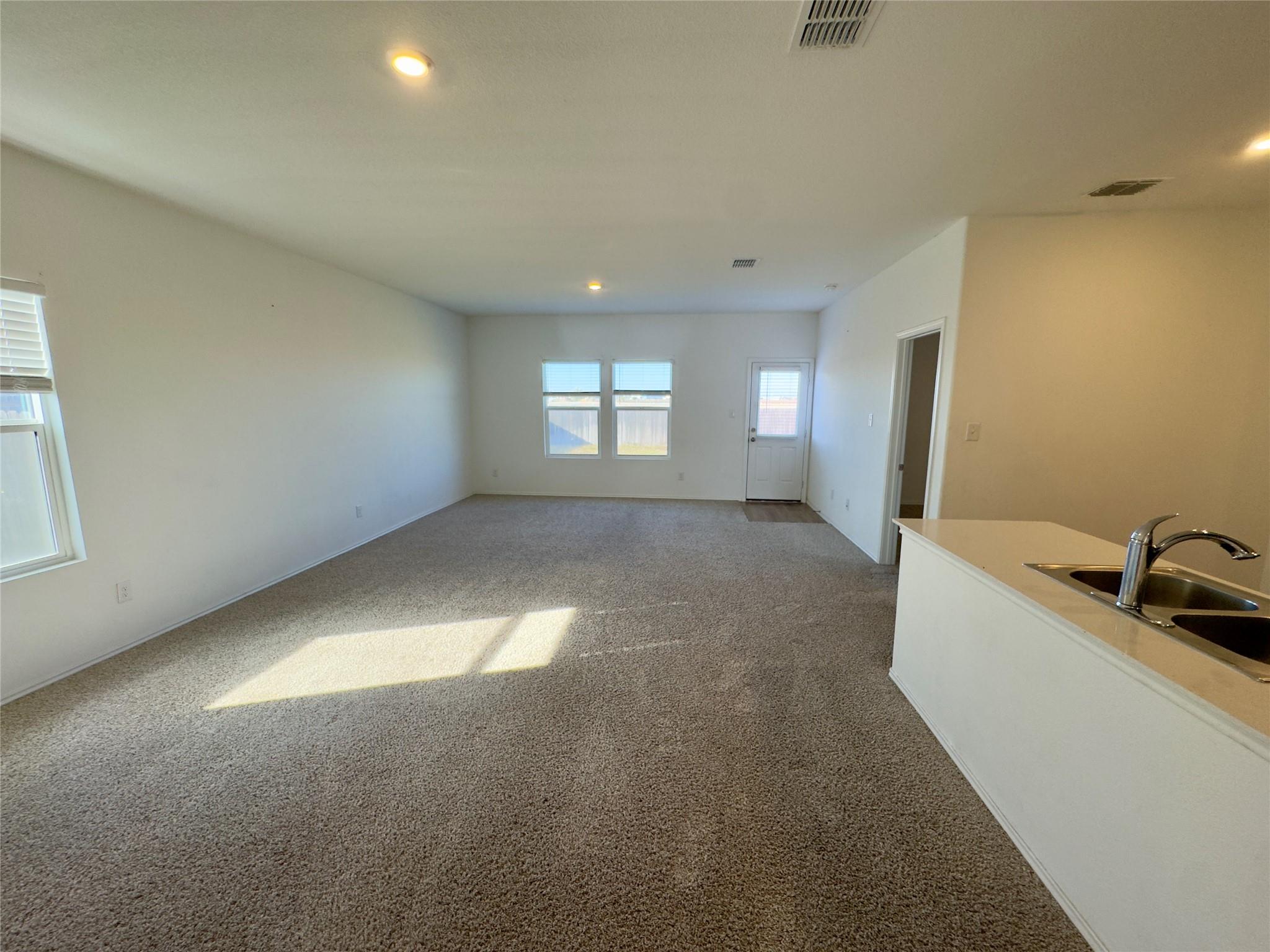 511 Halfmoon Dr, Lockhart, TX 78644