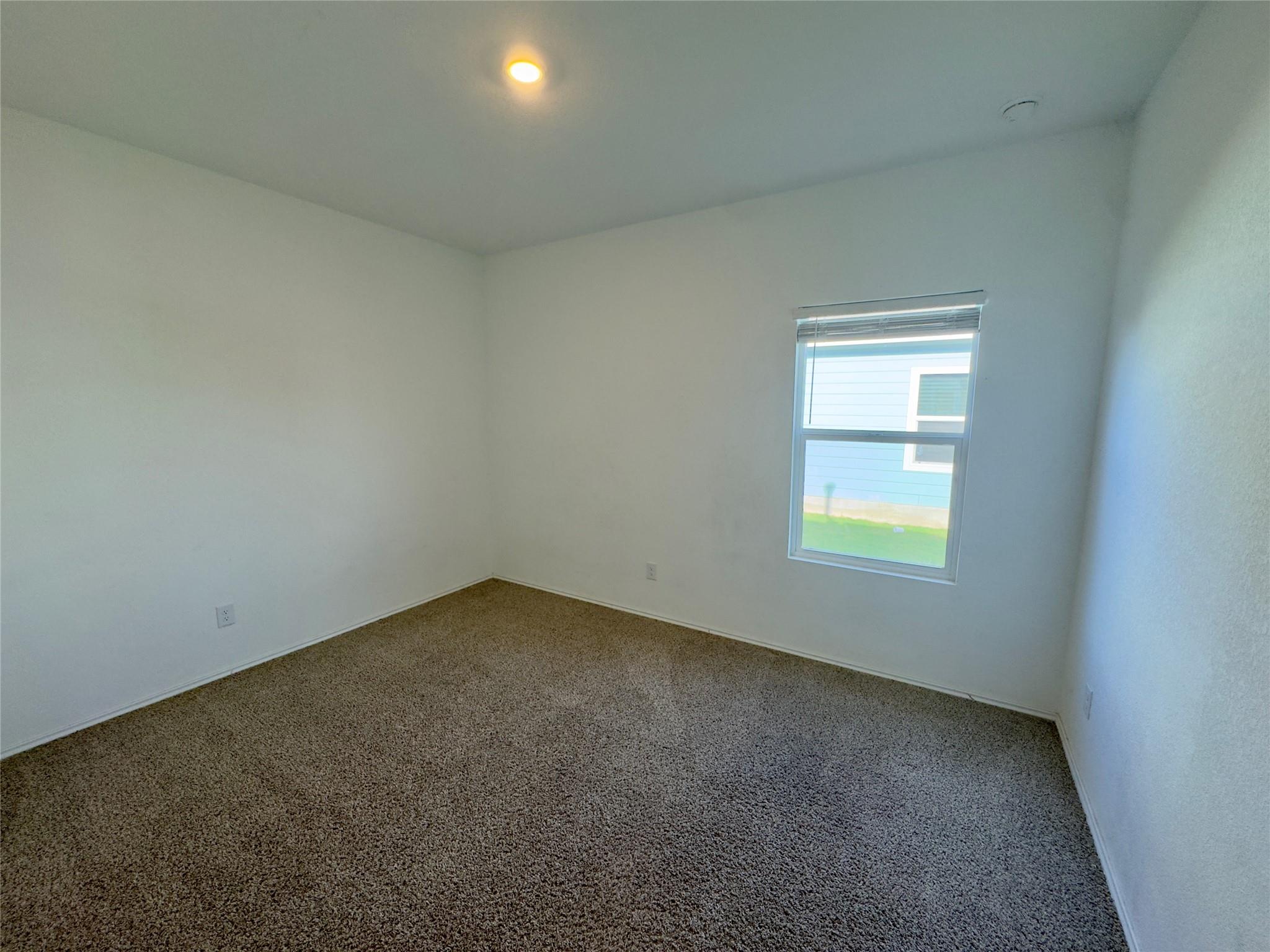 511 Halfmoon Dr, Lockhart, TX 78644