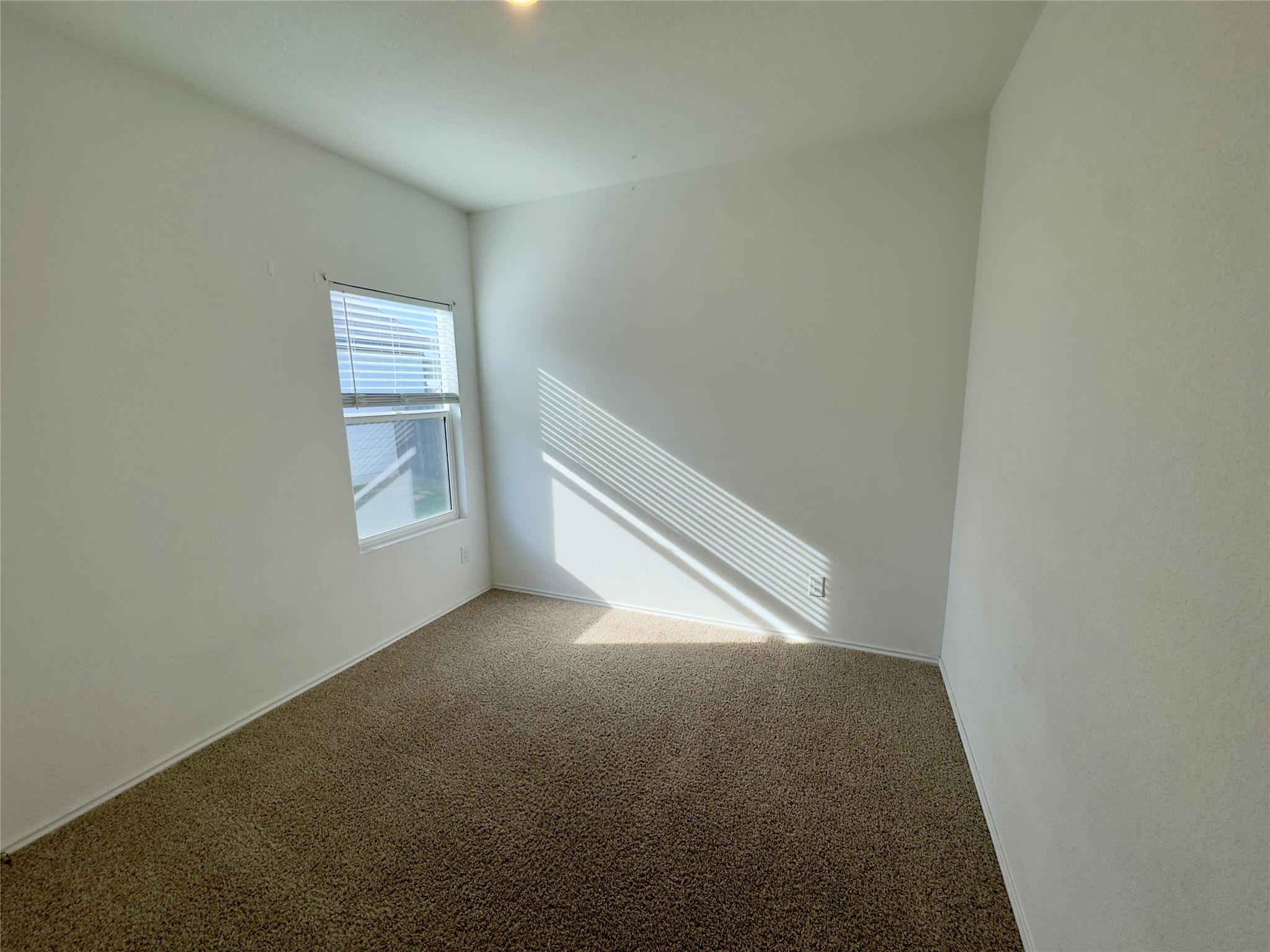 511 Halfmoon Dr, Lockhart, TX 78644