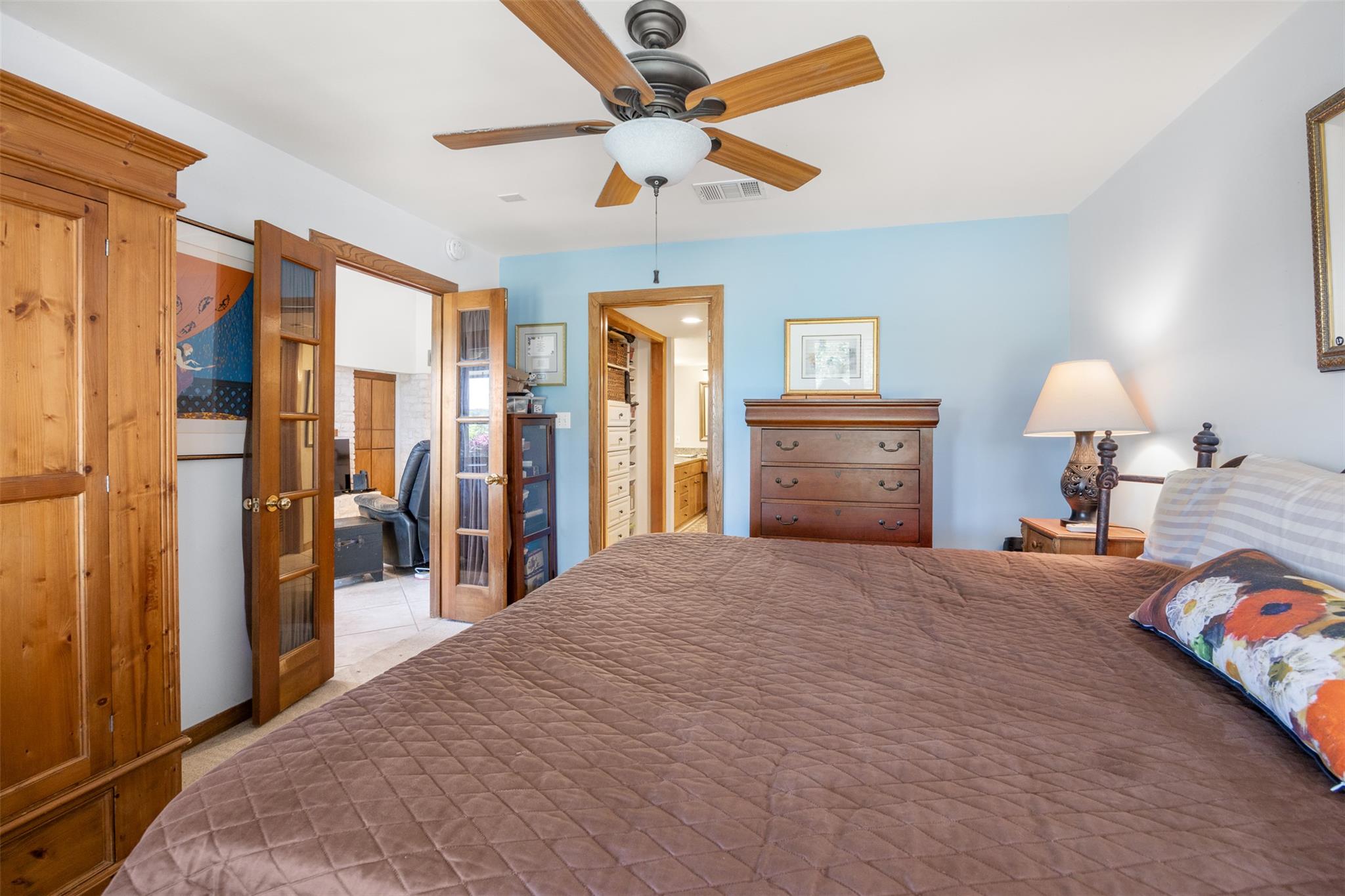 116 W Eagle Dr, The Hills, TX 78738