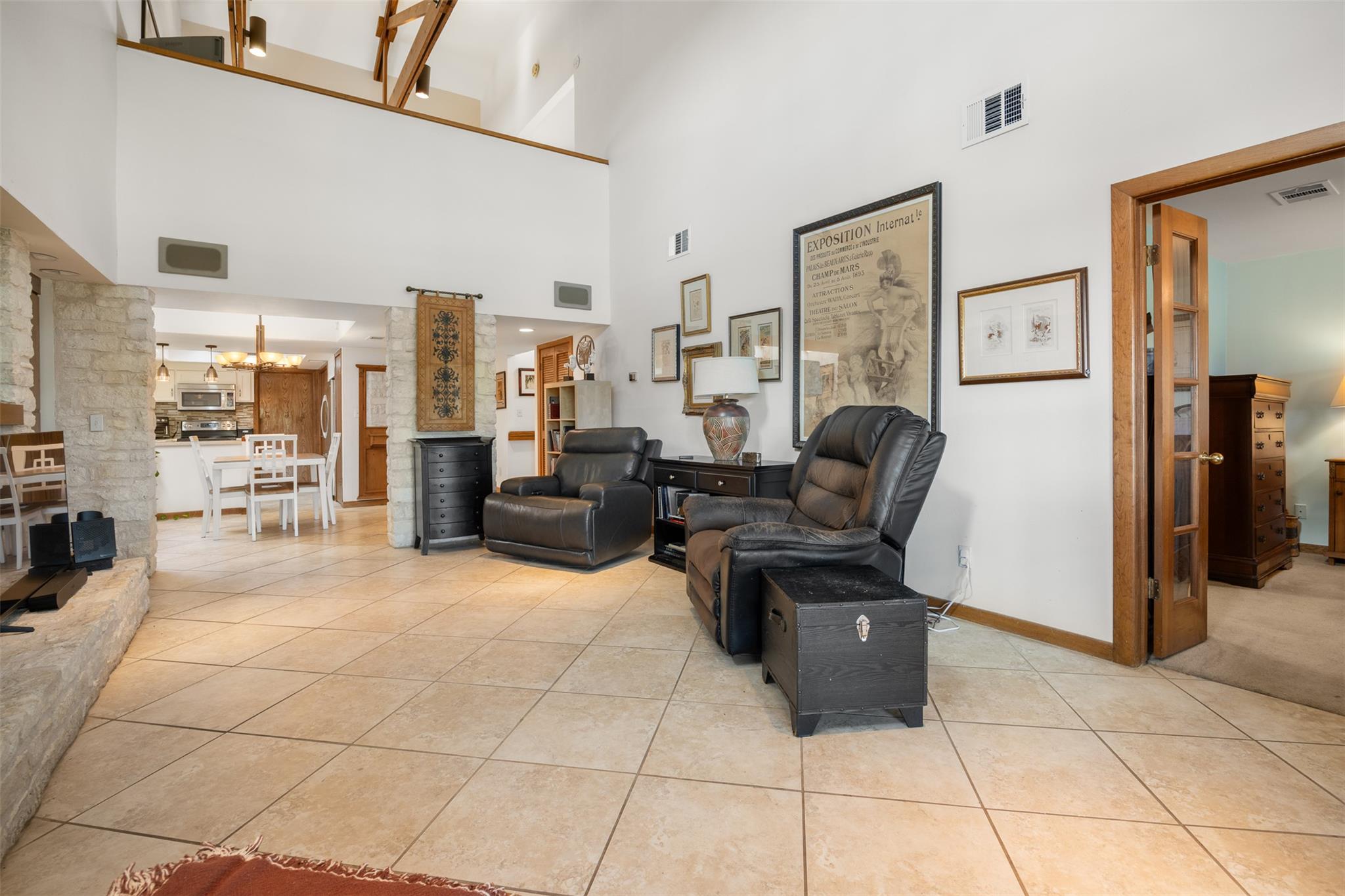 116 W Eagle Dr, The Hills, TX 78738