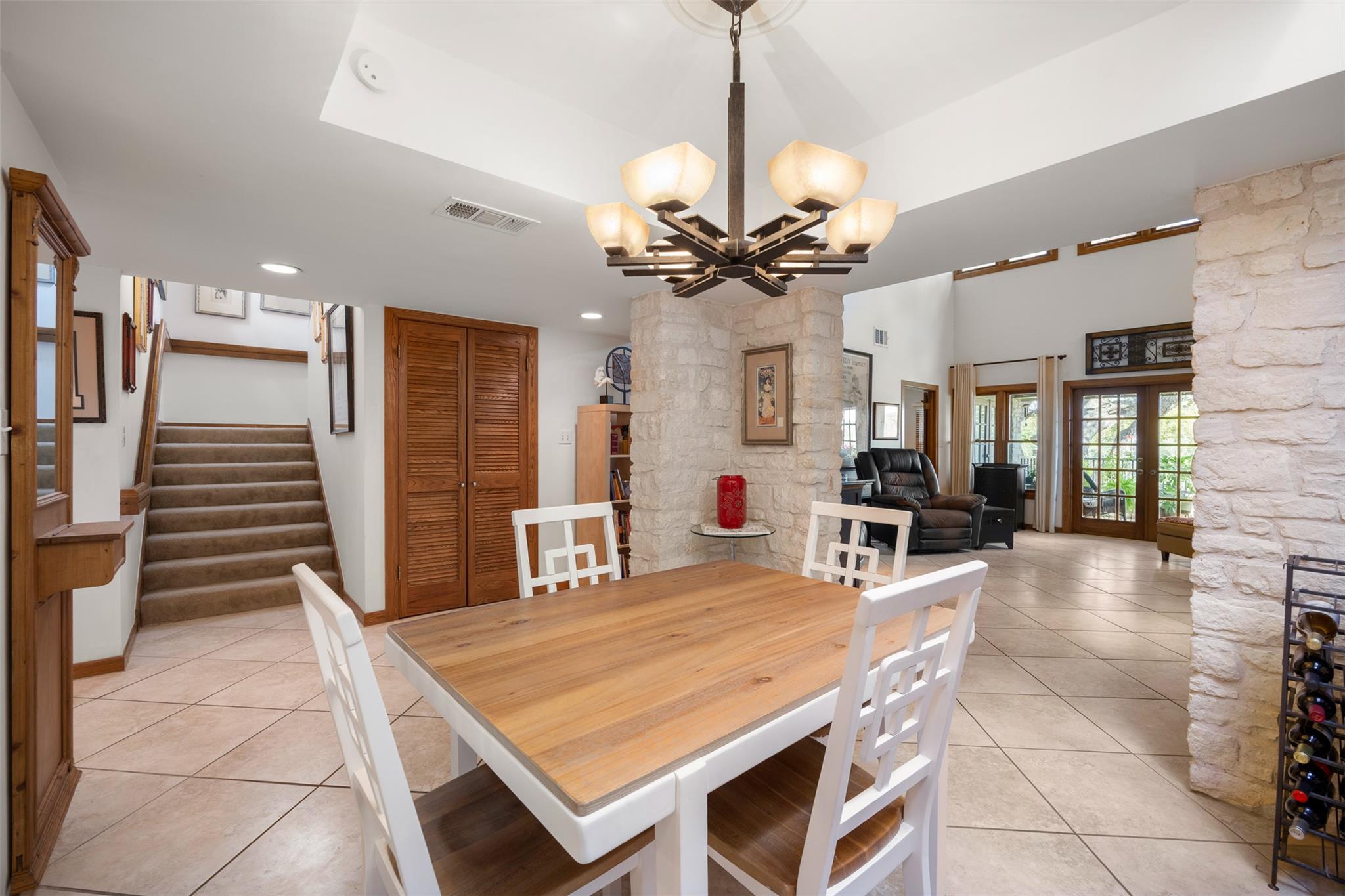 116 W Eagle Dr, The Hills, TX 78738