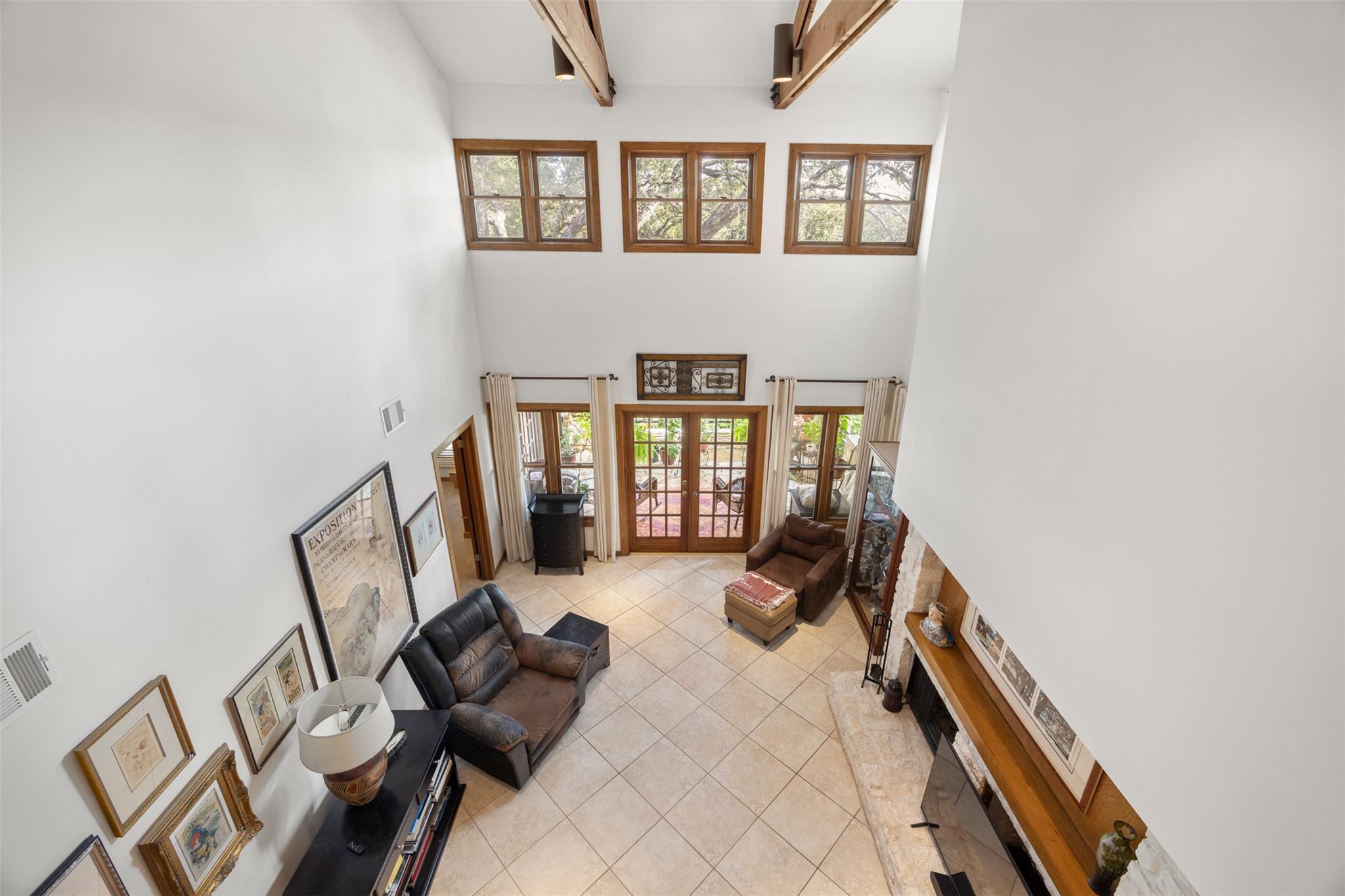 116 W Eagle Dr, The Hills, TX 78738