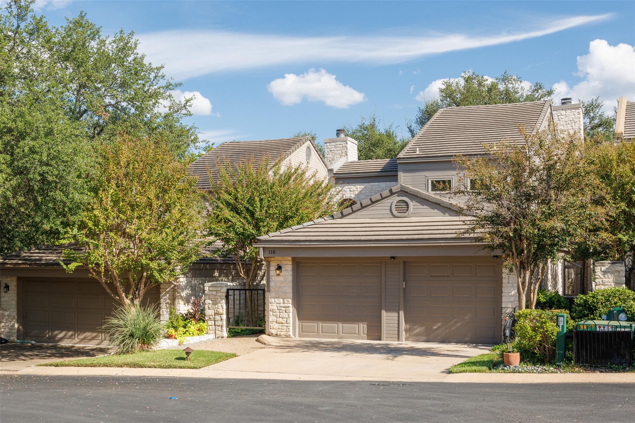 116 W Eagle Dr, The Hills, TX 78738