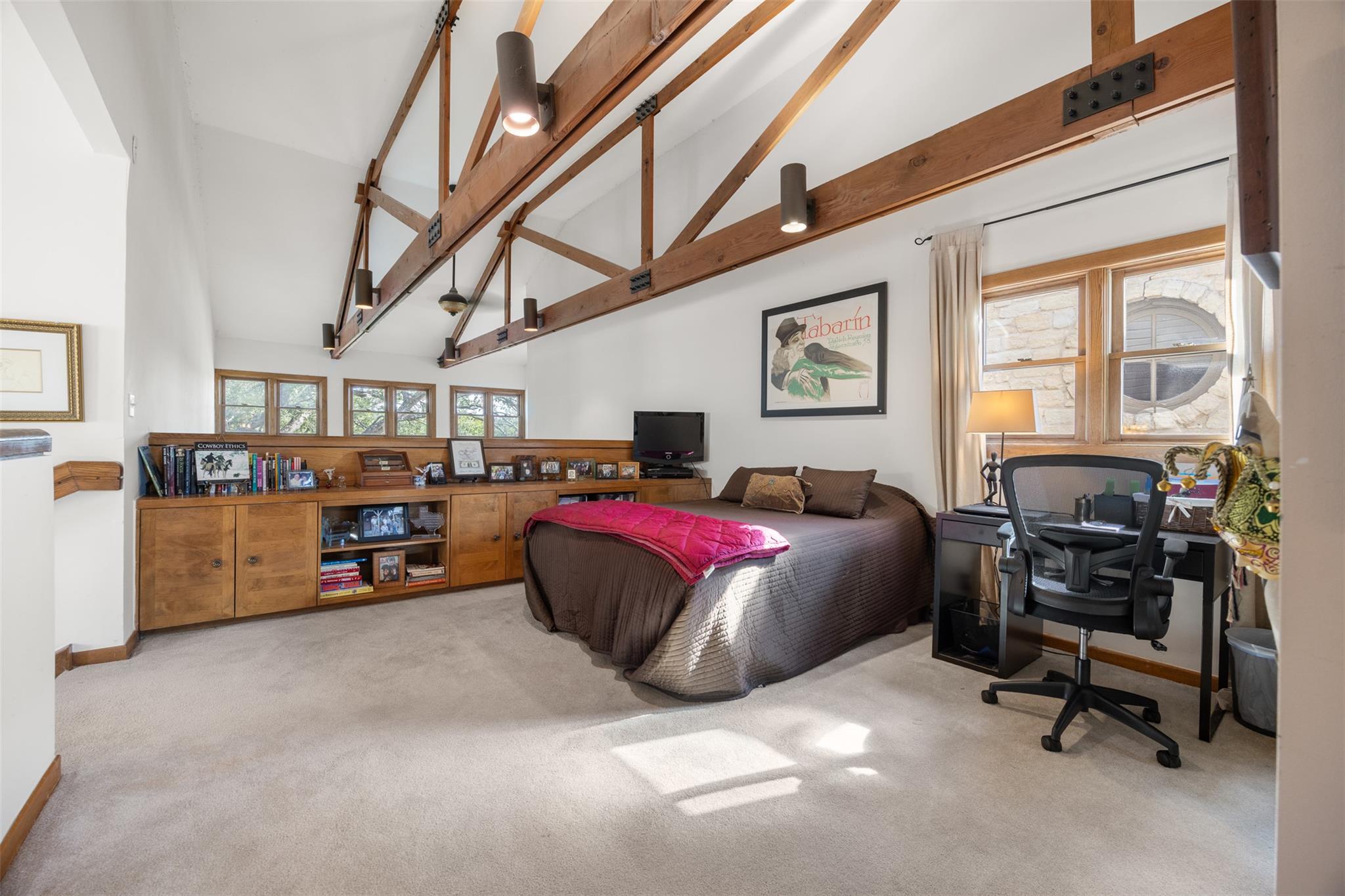 116 W Eagle Dr, The Hills, TX 78738