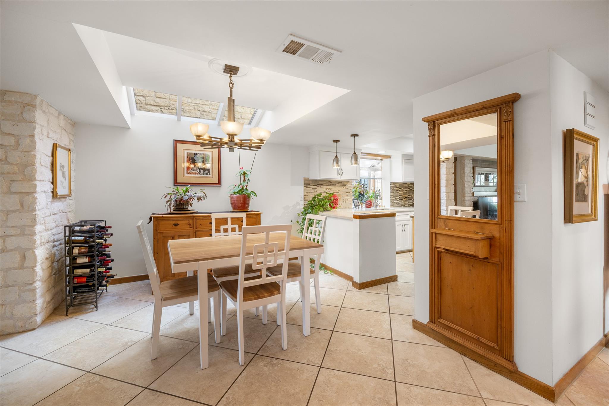 116 W Eagle Dr, The Hills, TX 78738