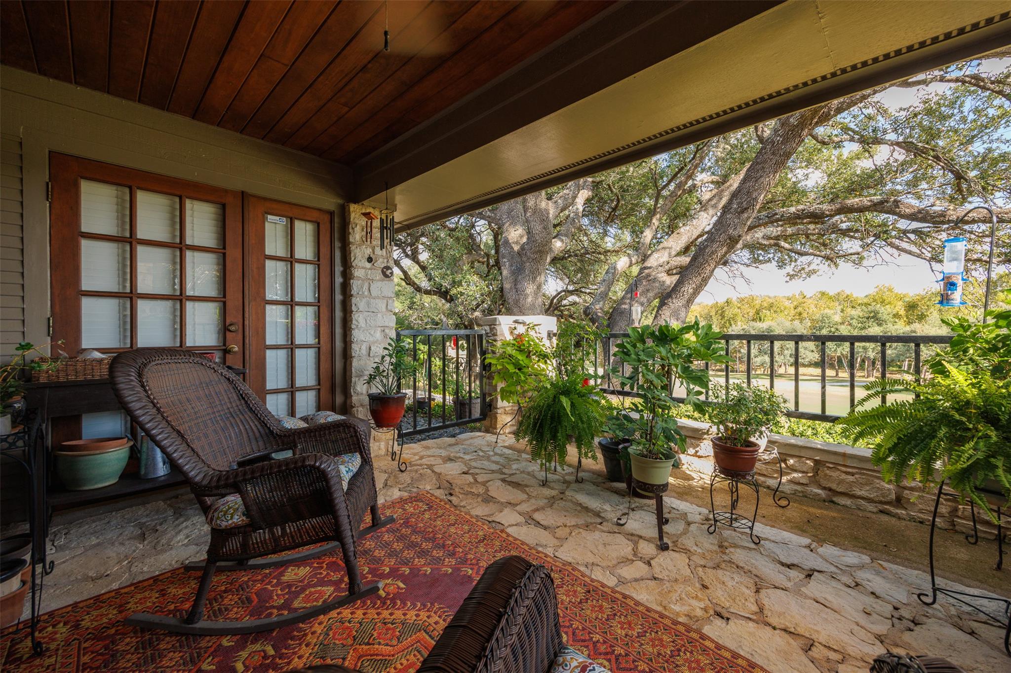 116 W Eagle Dr, The Hills, TX 78738