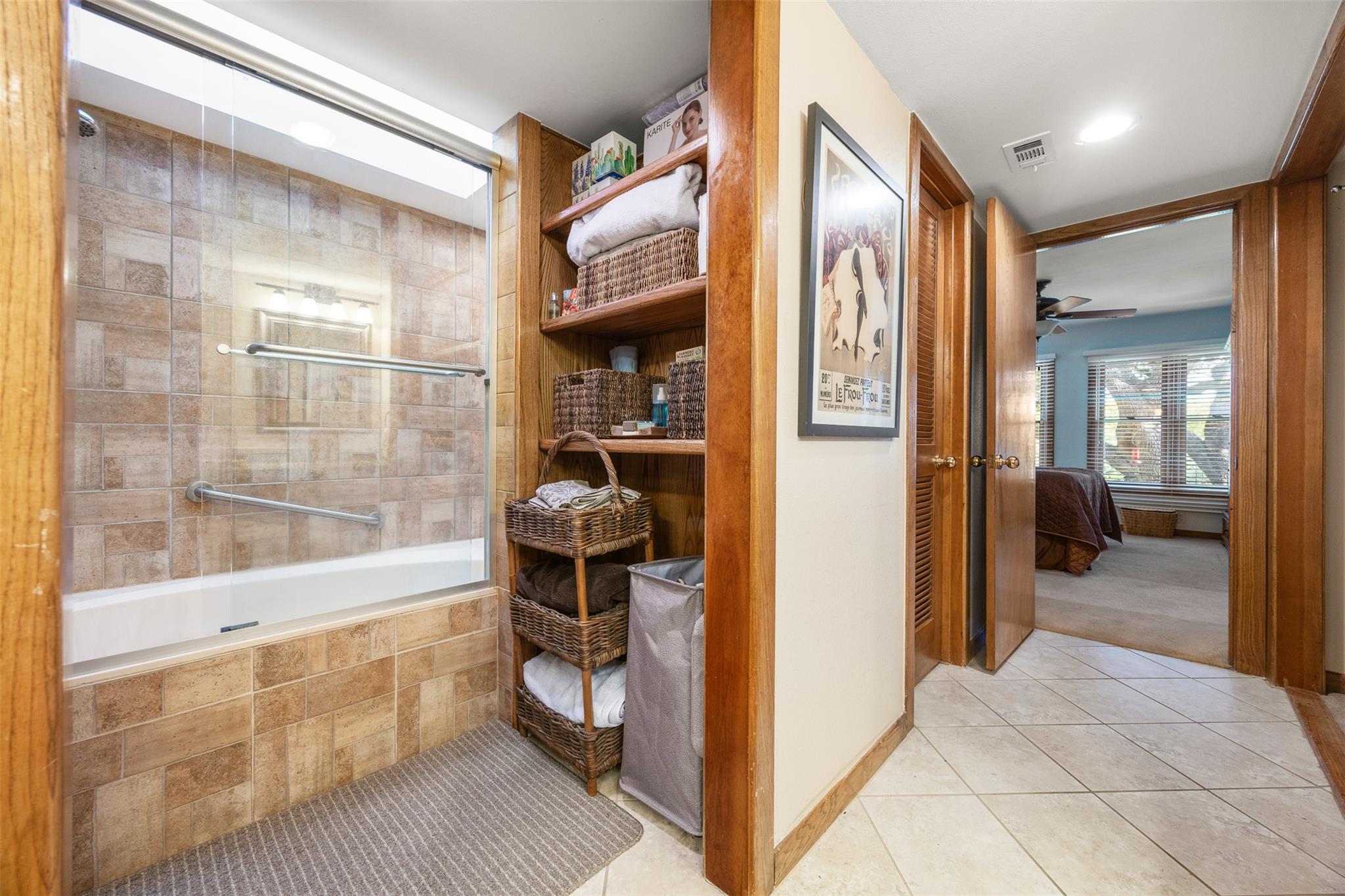 116 W Eagle Dr, The Hills, TX 78738