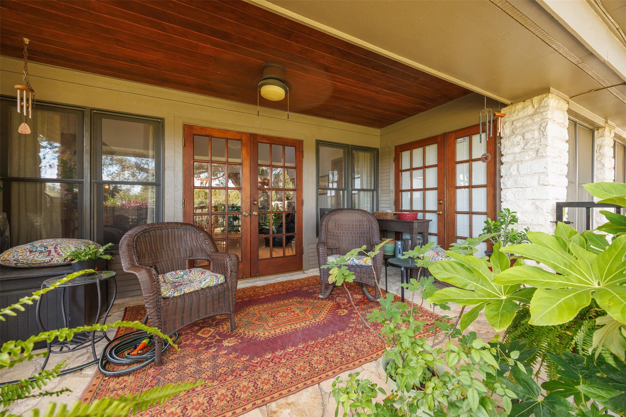 116 W Eagle Dr, The Hills, TX 78738