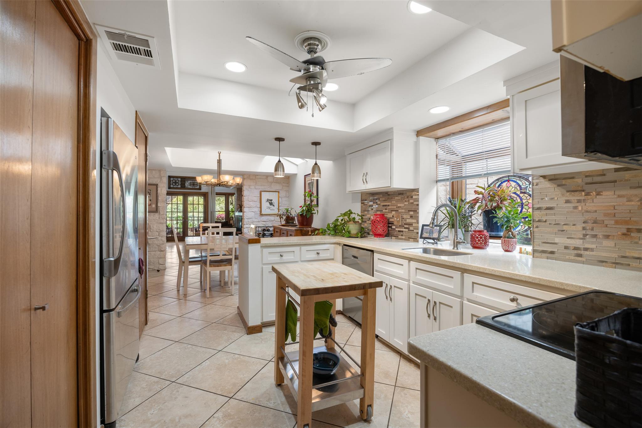 116 W Eagle Dr, The Hills, TX 78738