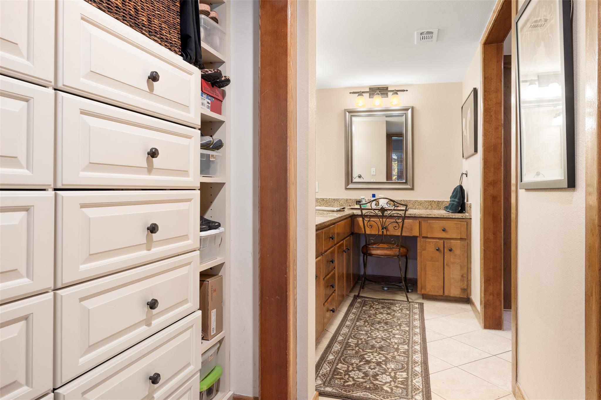 116 W Eagle Dr, The Hills, TX 78738