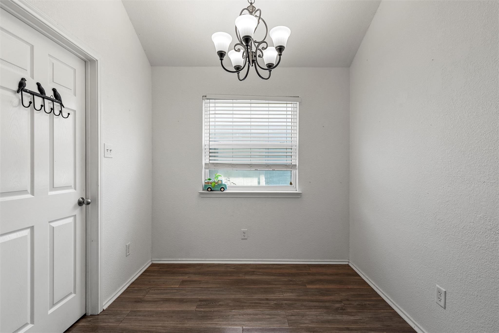 109 Quartz Dr, Jarrell, TX 76537