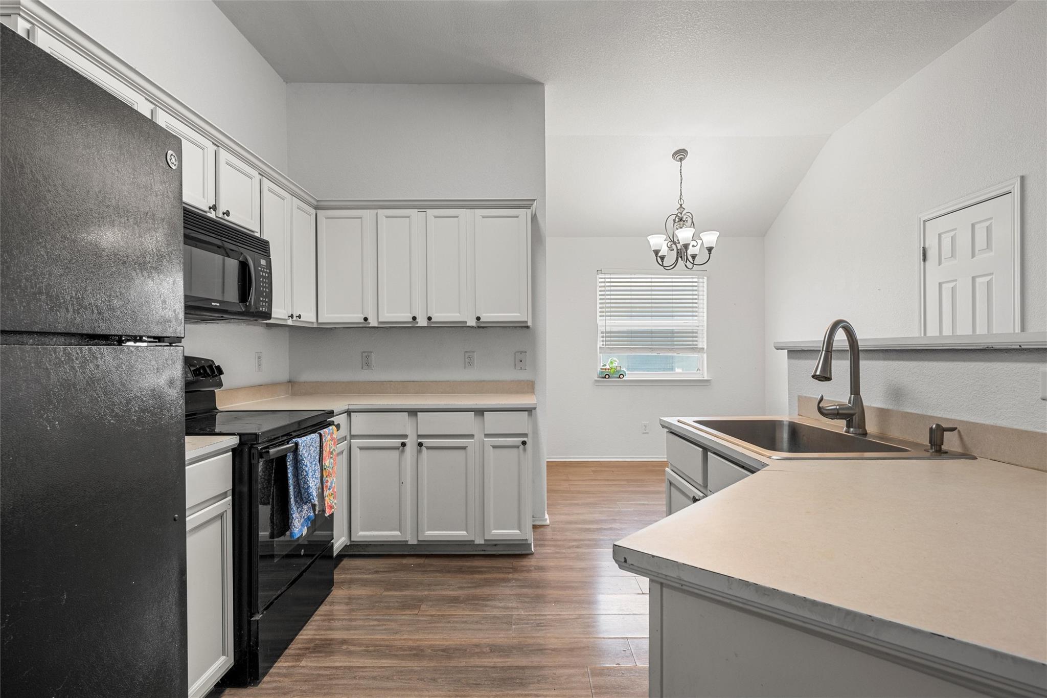 109 Quartz Dr, Jarrell, TX 76537