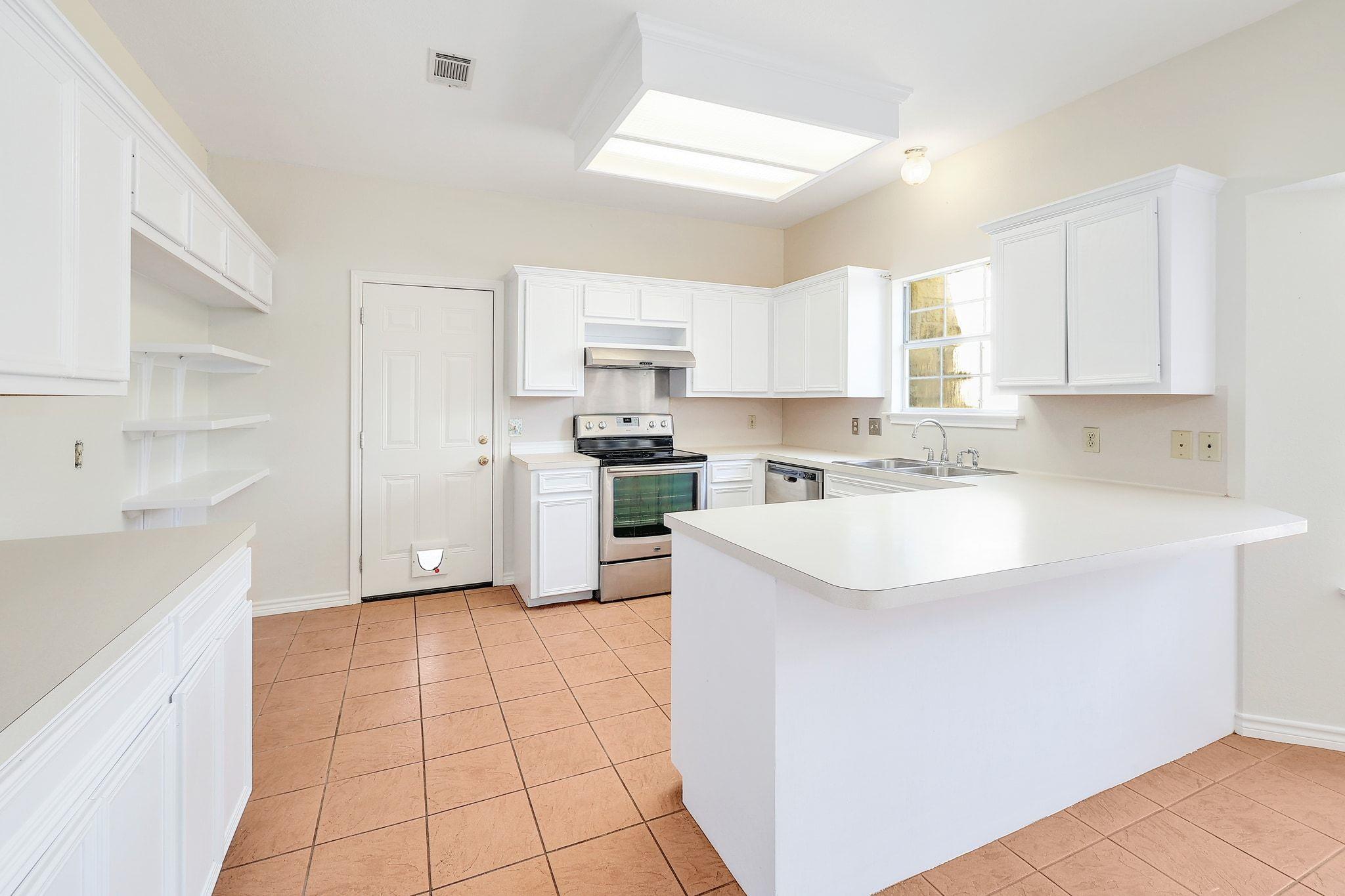 300 Rock House Dr, Liberty Hill, TX 78642