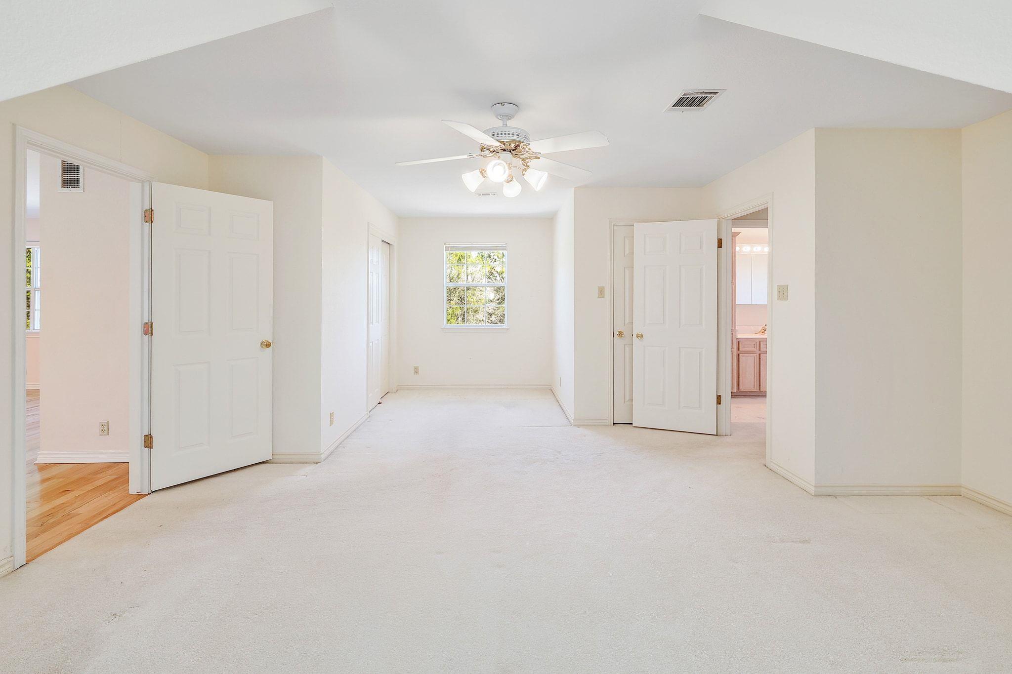 300 Rock House Dr, Liberty Hill, TX 78642