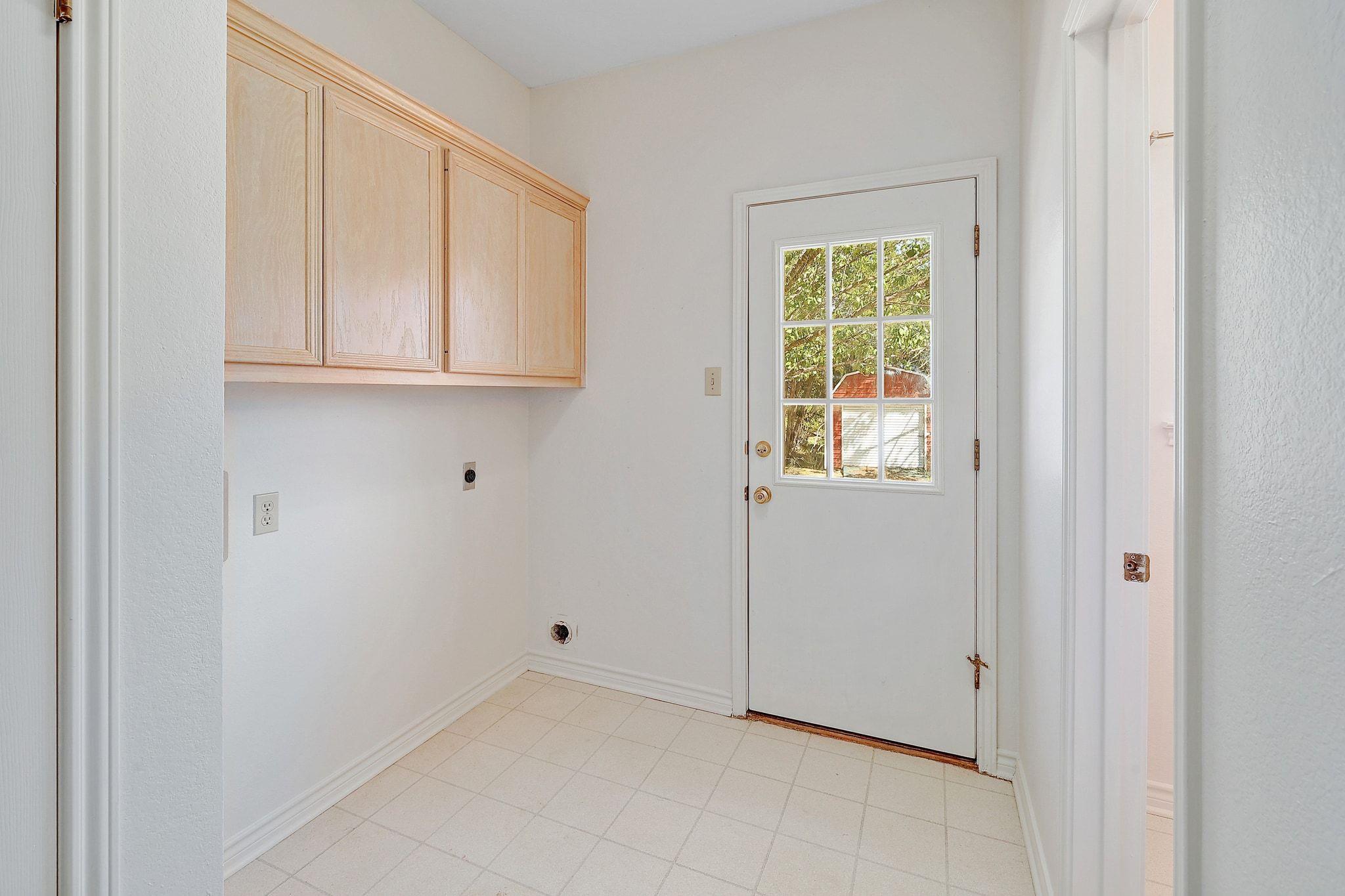 300 Rock House Dr, Liberty Hill, TX 78642