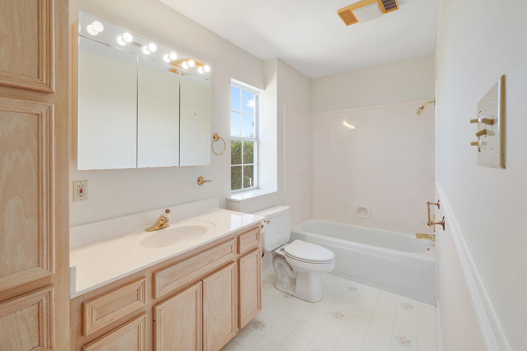 300 Rock House Dr, Liberty Hill, TX 78642