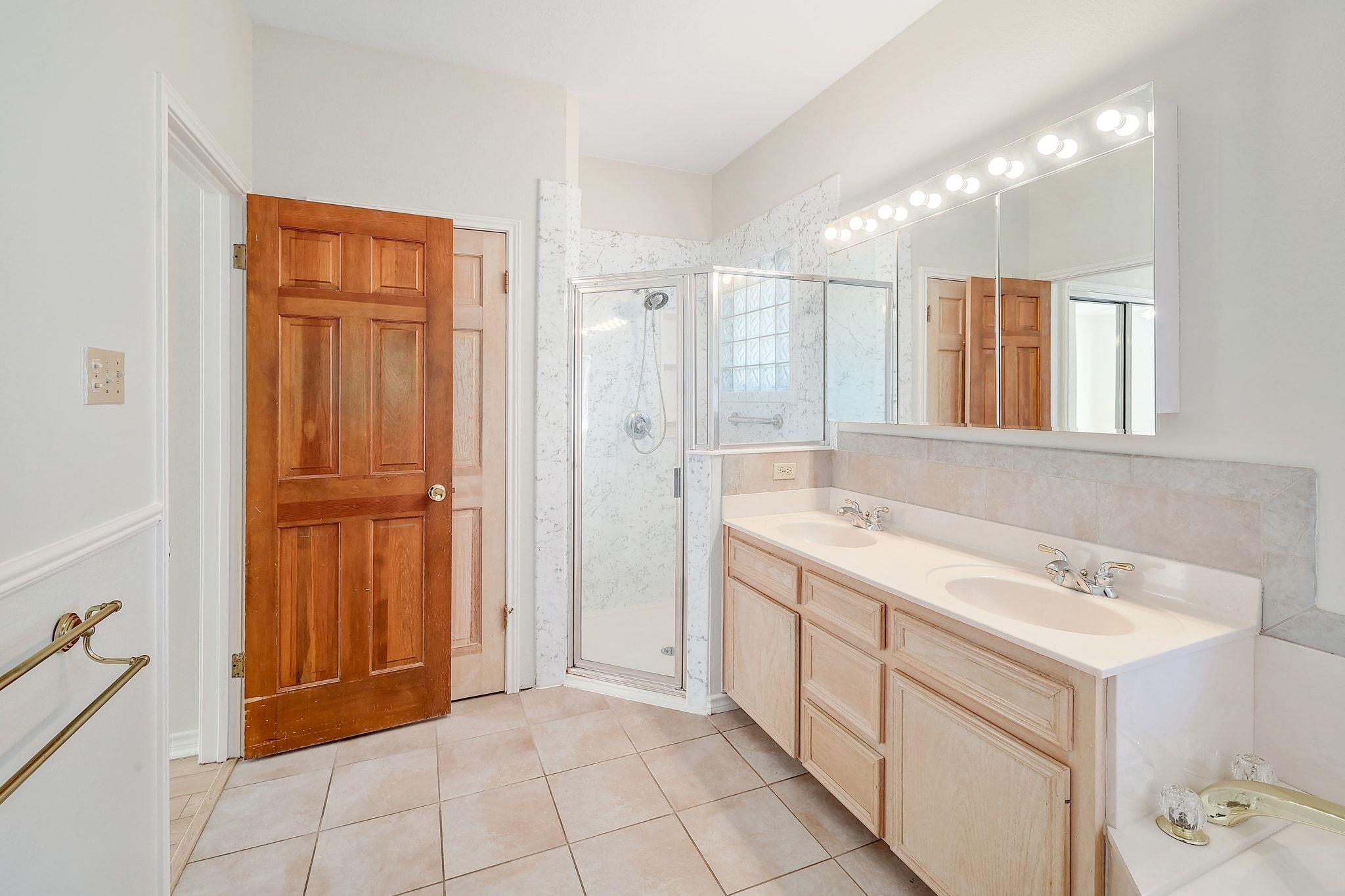 300 Rock House Dr, Liberty Hill, TX 78642