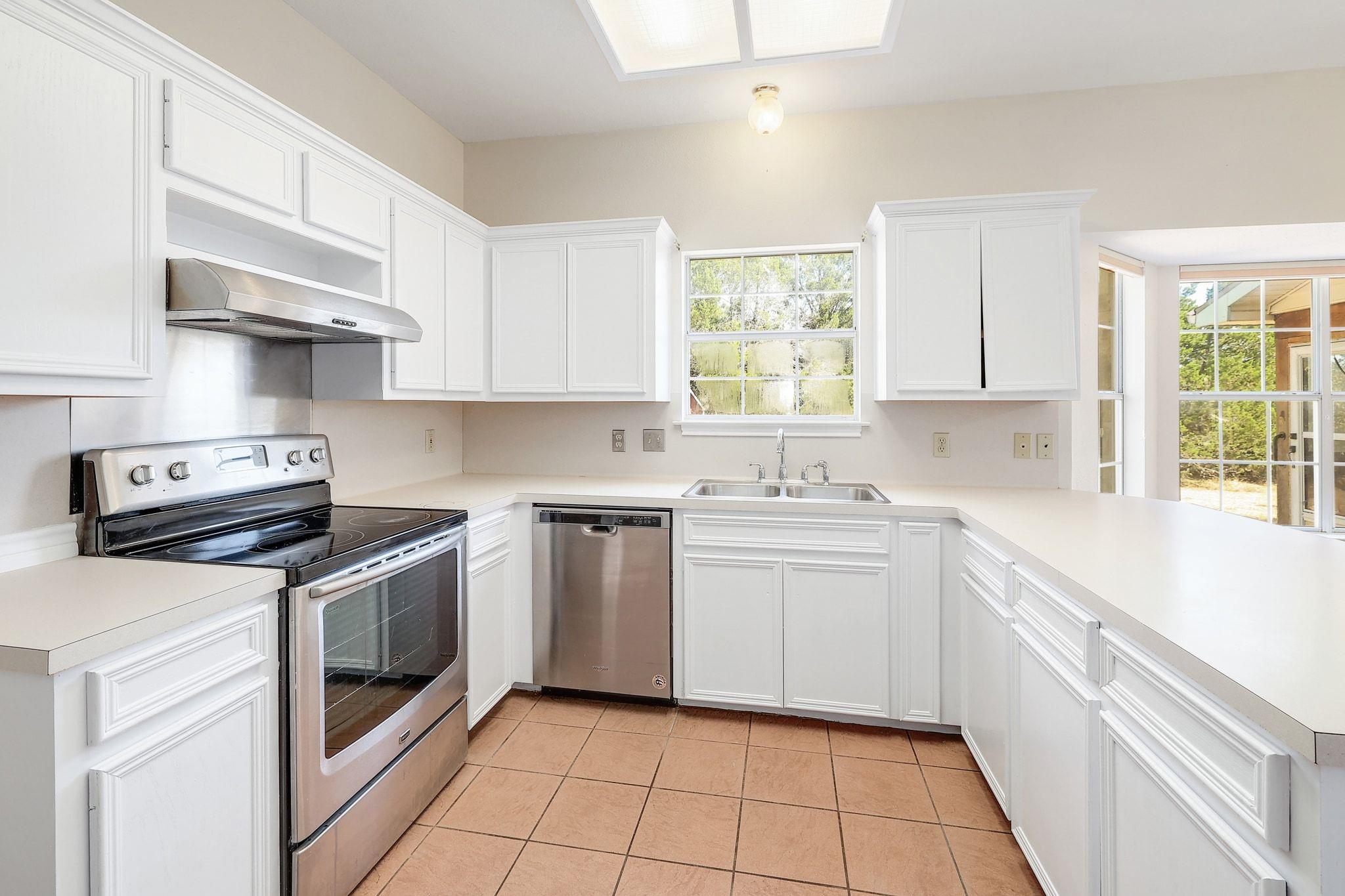 300 Rock House Dr, Liberty Hill, TX 78642