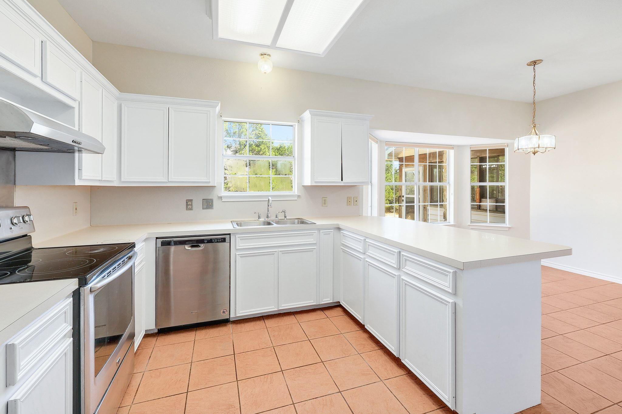 300 Rock House Dr, Liberty Hill, TX 78642