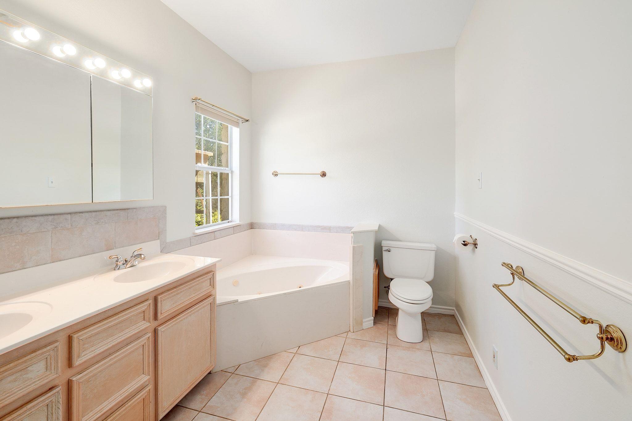 300 Rock House Dr, Liberty Hill, TX 78642