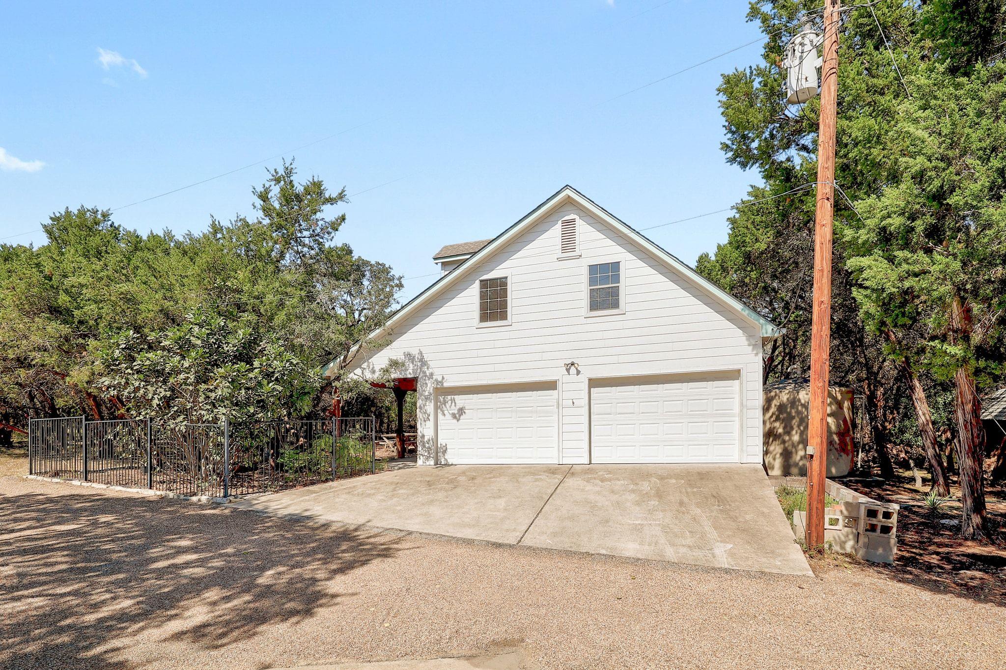 300 Rock House Dr, Liberty Hill, TX 78642