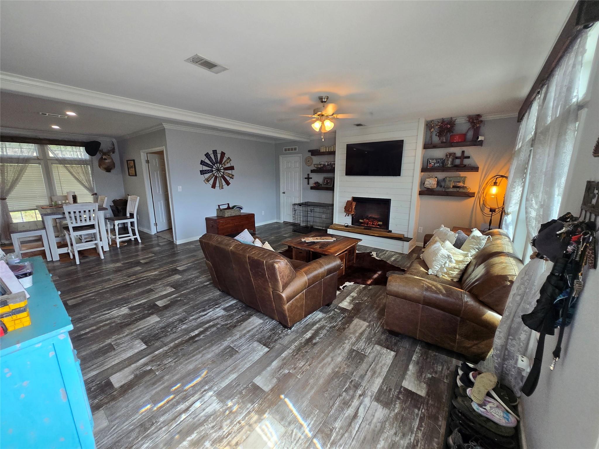 6921 Fm 1624, Lexington, TX 78947