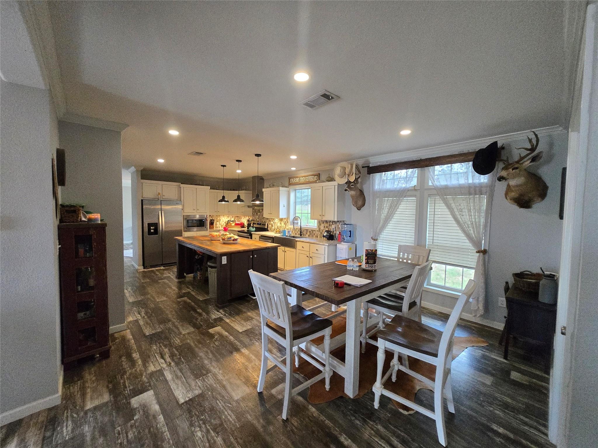 6921 Fm 1624, Lexington, TX 78947