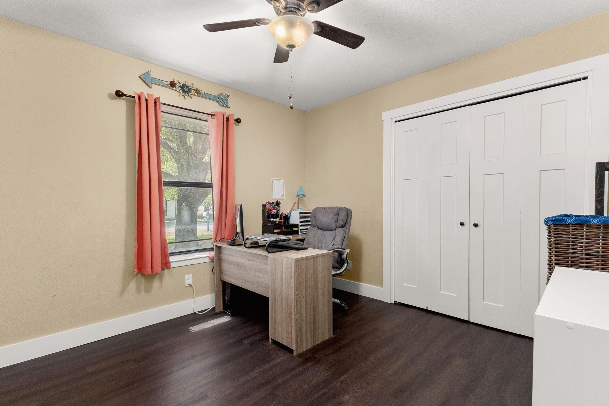 195 Lakeside Dr, Seguin, TX 78155