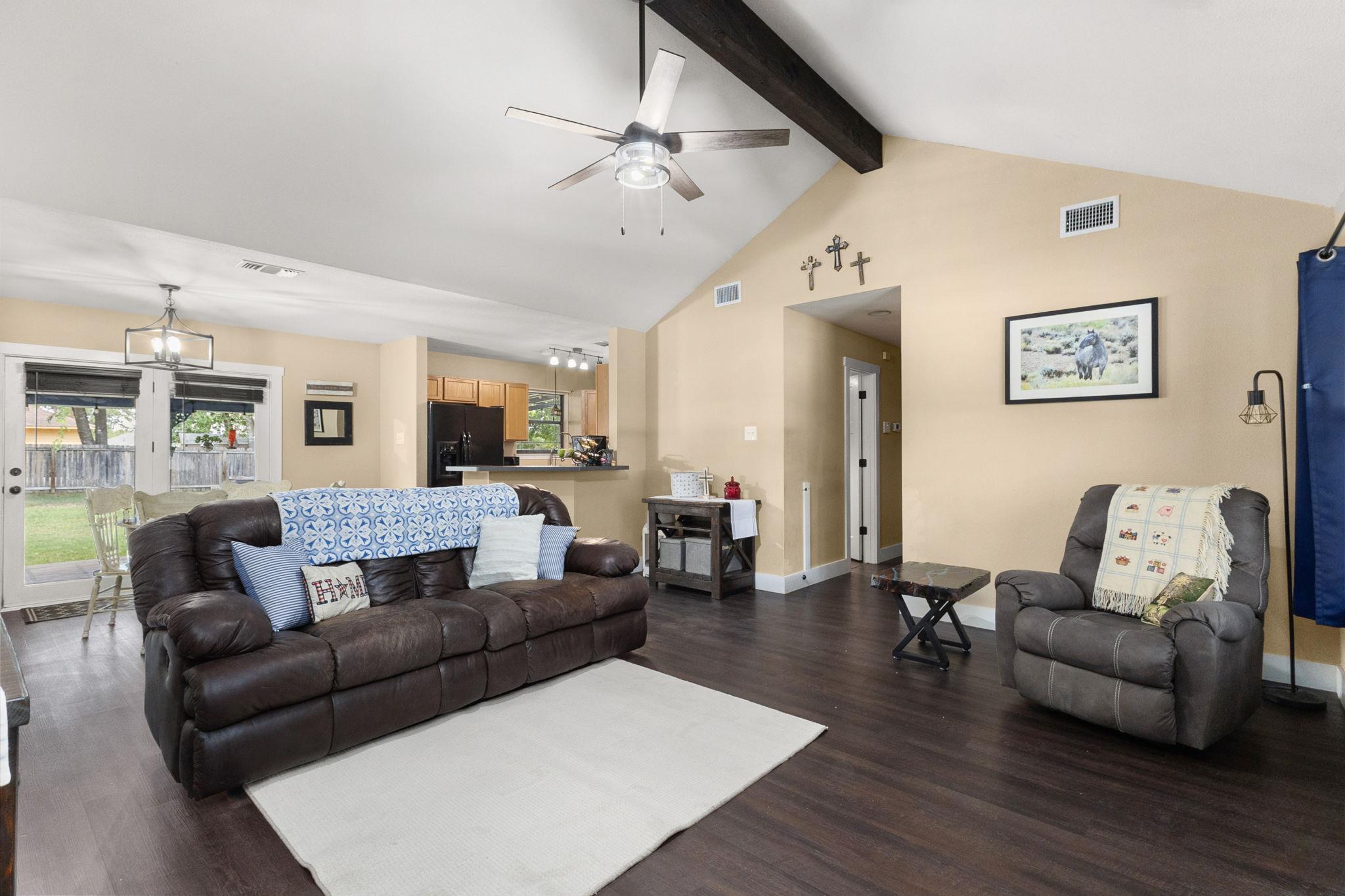 195 Lakeside Dr, Seguin, TX 78155