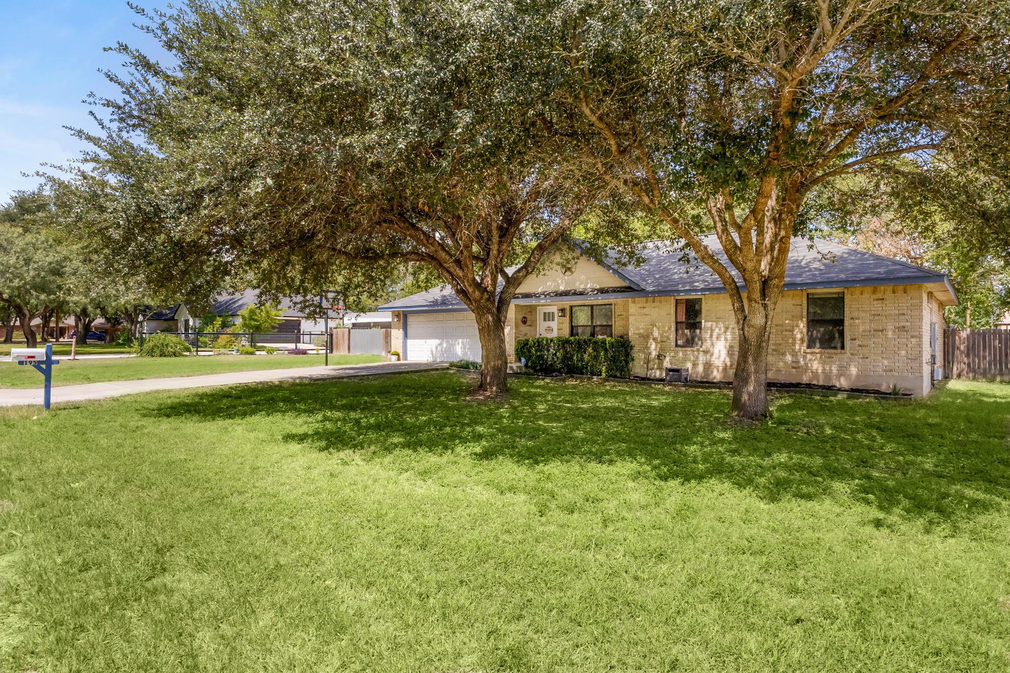 195 Lakeside Dr, Seguin, TX 78155