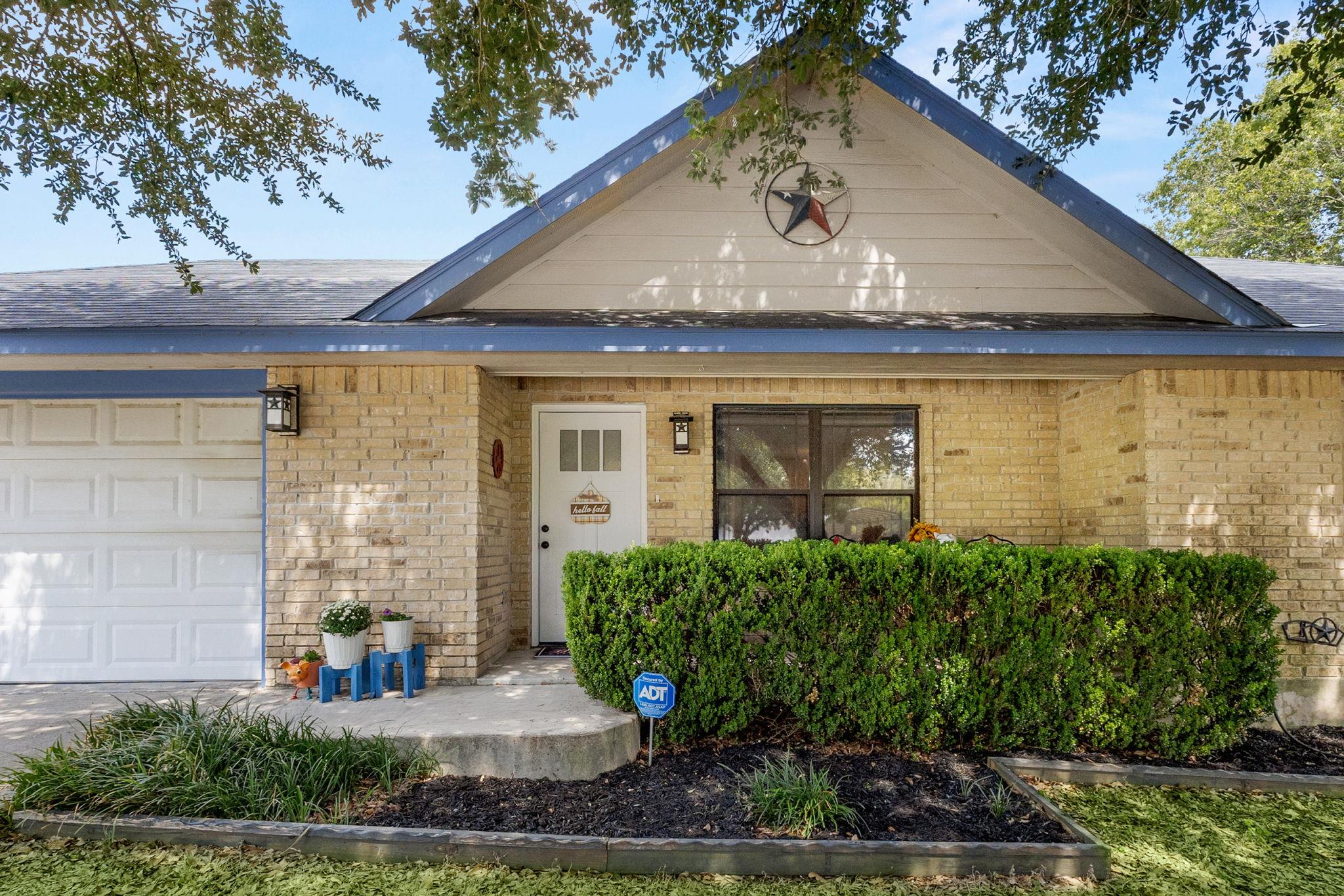 195 Lakeside Dr, Seguin, TX 78155