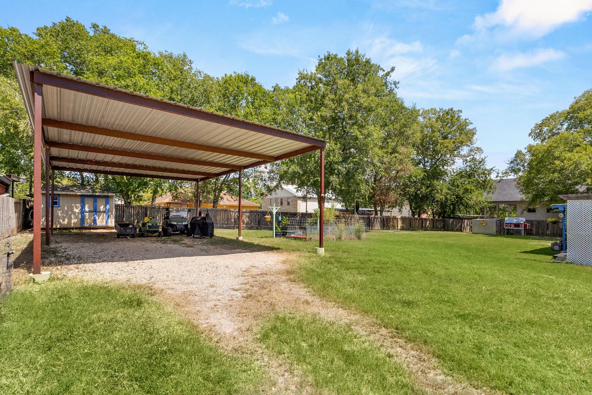 195 Lakeside Dr, Seguin, TX 78155