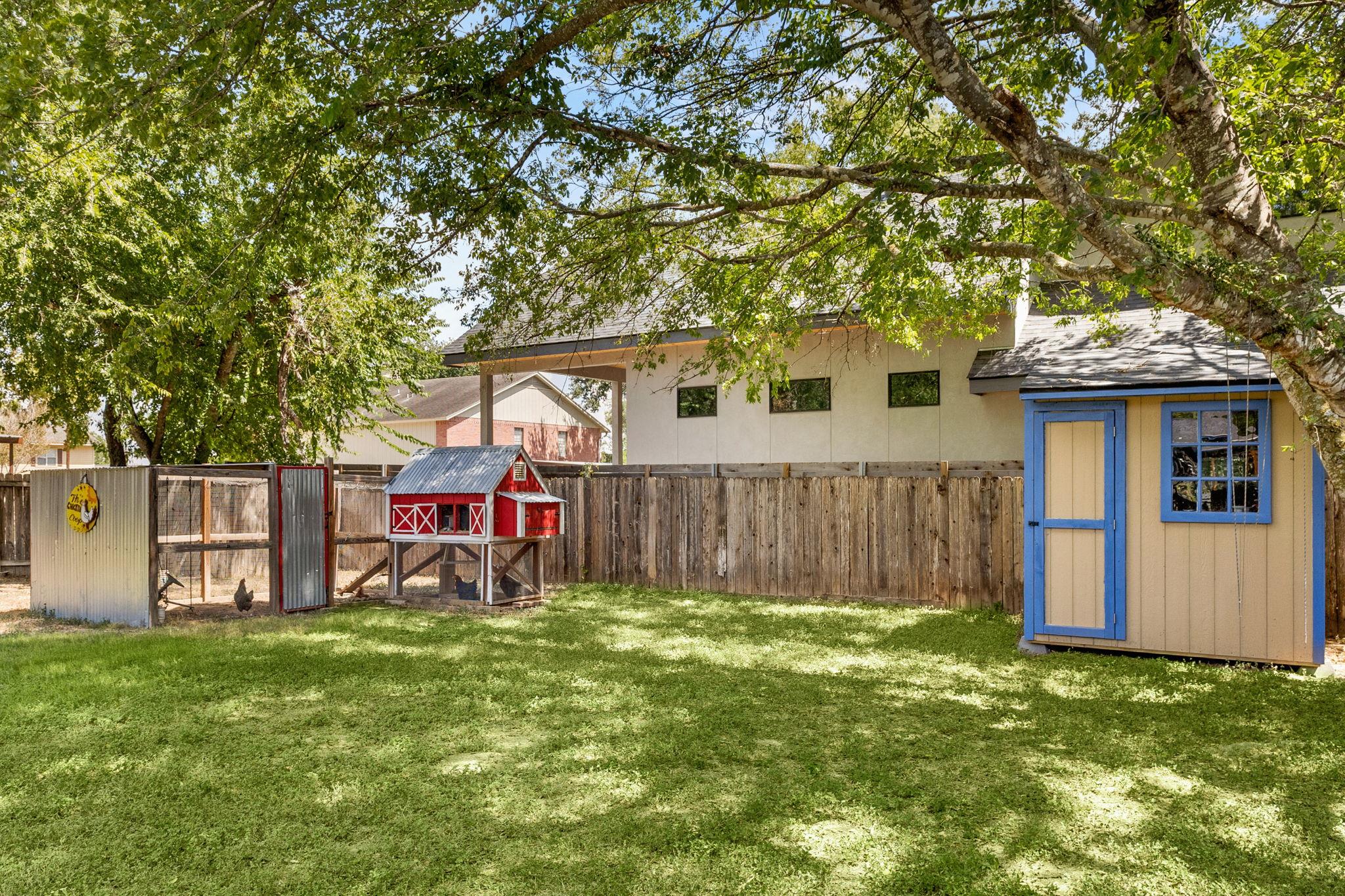 195 Lakeside Dr, Seguin, TX 78155