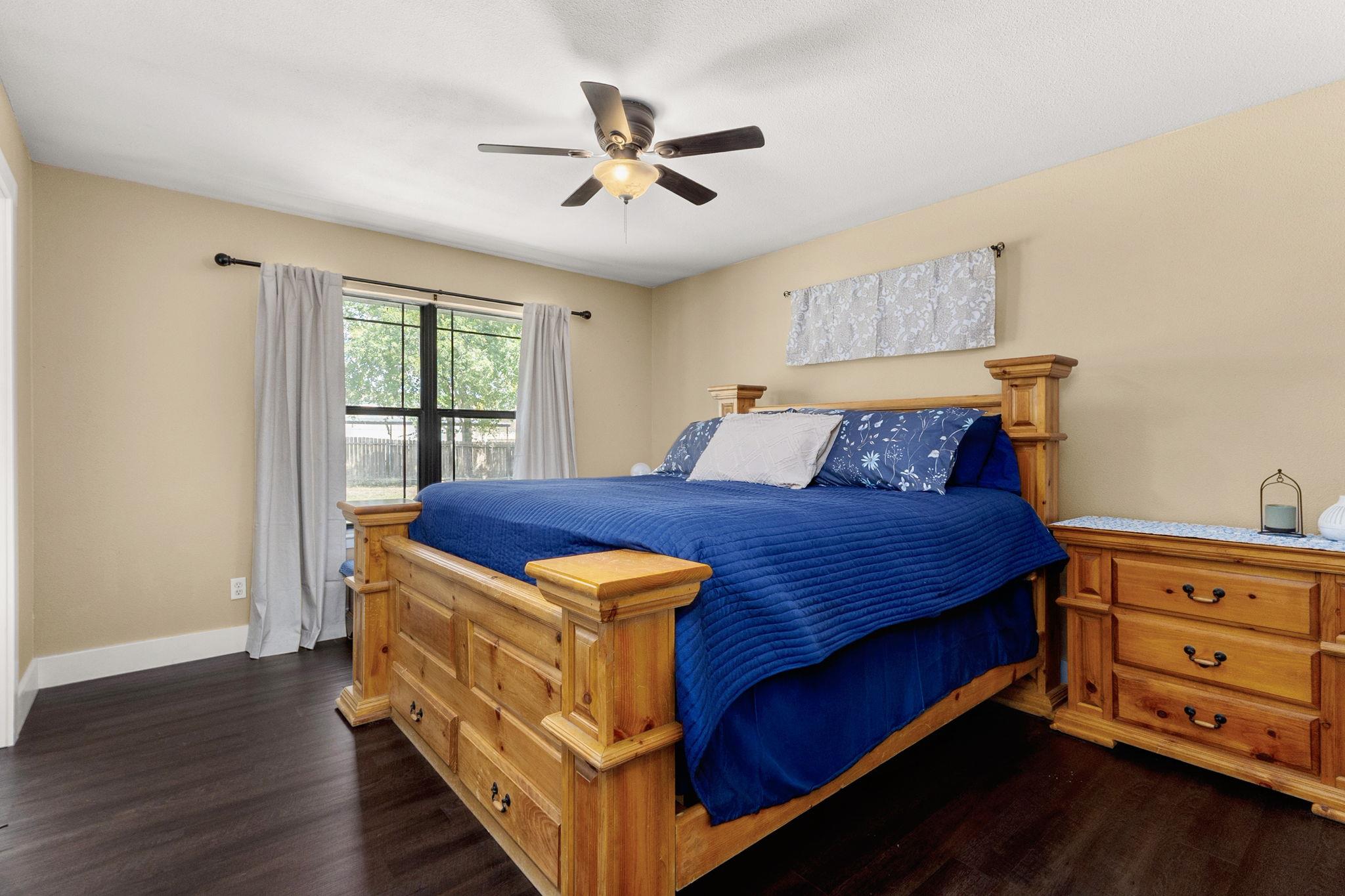 195 Lakeside Dr, Seguin, TX 78155